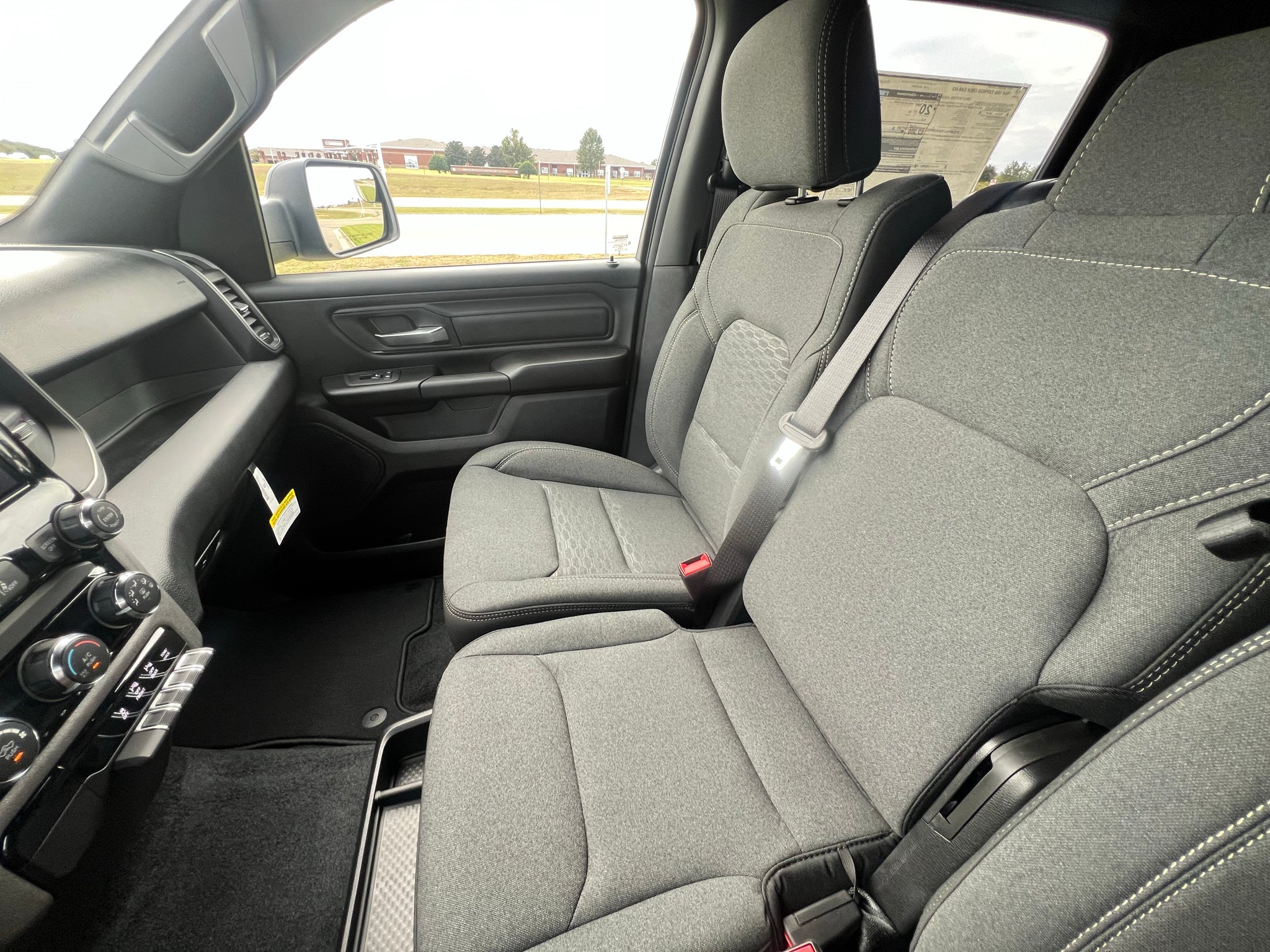 2027 RAM 1500 RAM 1500 EXPRESS CREW CAB 4X2 5'7' BOX