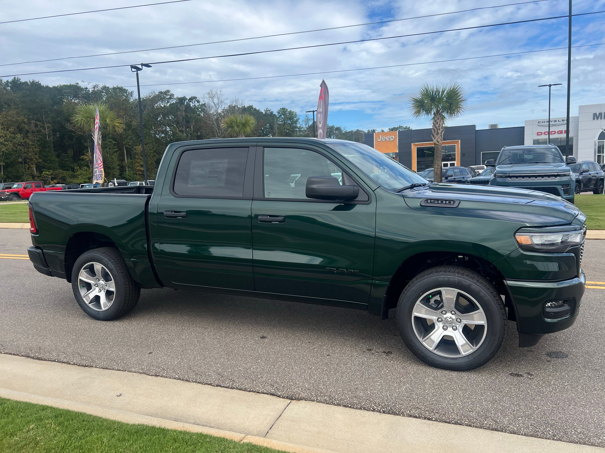 2027 RAM 1500 RAM 1500 EXPRESS CREW CAB 4X2 5'7' BOX