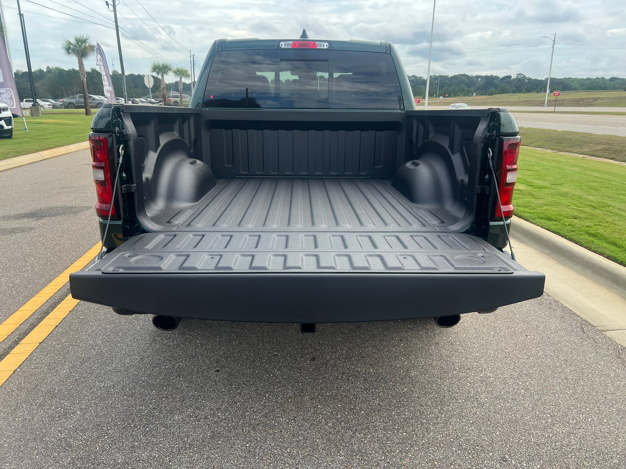 2027 RAM 1500 RAM 1500 EXPRESS CREW CAB 4X2 5'7' BOX