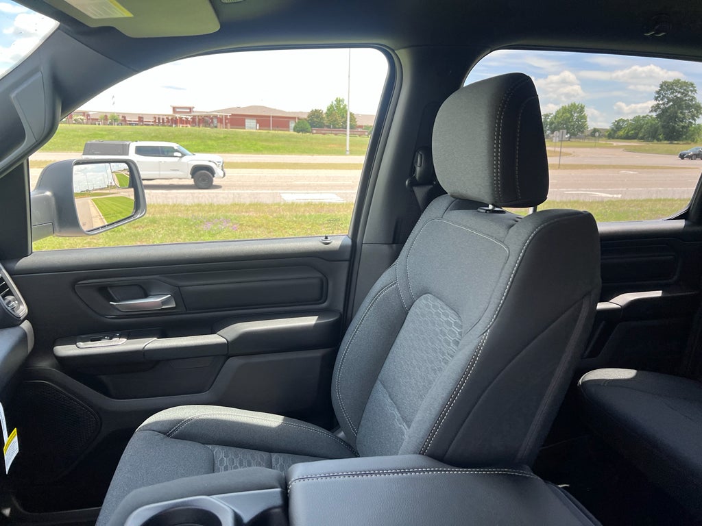 2026 RAM 1500 RAM 1500 EXPRESS CREW CAB 4X2 5'7' BOX