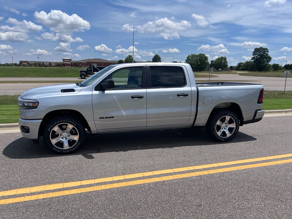 2026 RAM 1500 RAM 1500 EXPRESS CREW CAB 4X2 5'7' BOX
