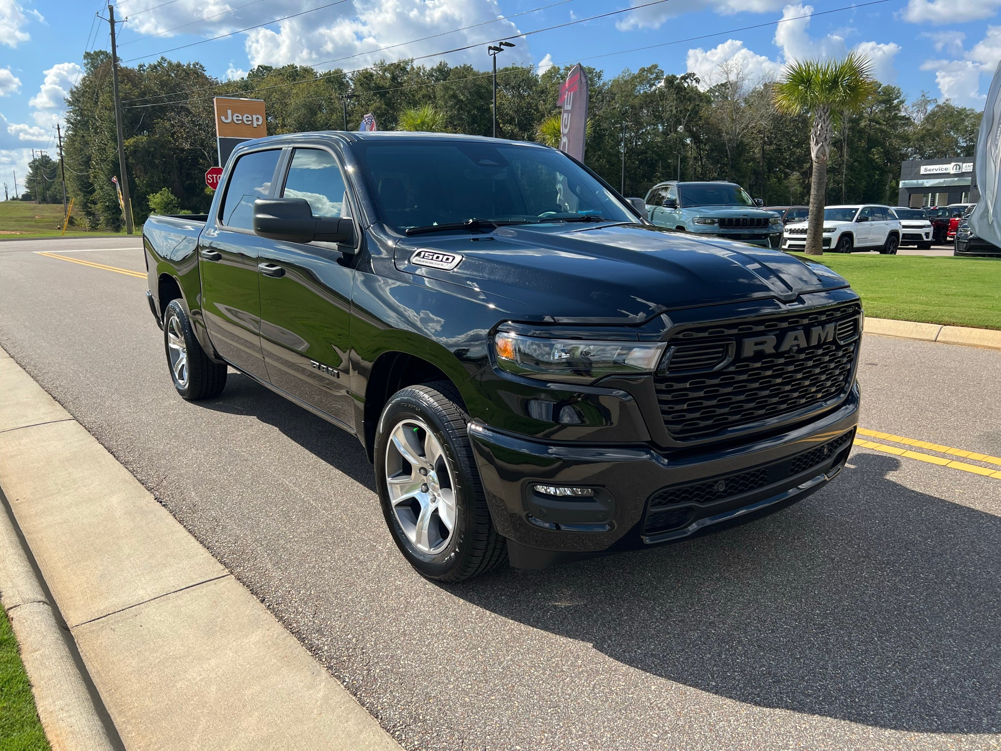 2027 RAM 1500 RAM 1500 EXPRESS CREW CAB 4X2 5'7' BOX