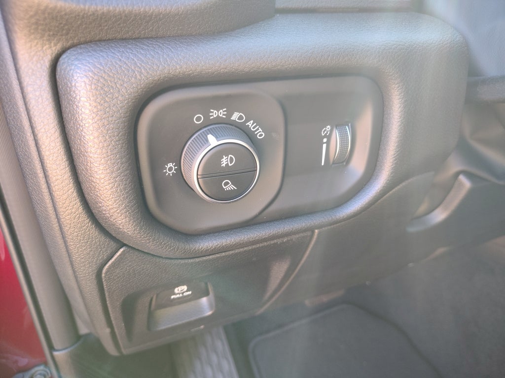 2026 RAM 1500 RAM 1500 EXPRESS CREW CAB 4X2 5'7' BOX