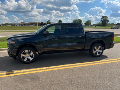 2027 RAM 1500 RAM 1500 EXPRESS CREW CAB 4X2 5'7' BOX