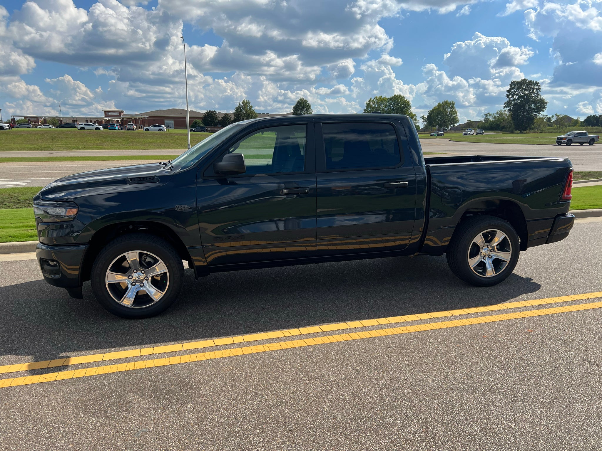 2027 RAM 1500 RAM 1500 EXPRESS CREW CAB 4X2 5'7' BOX