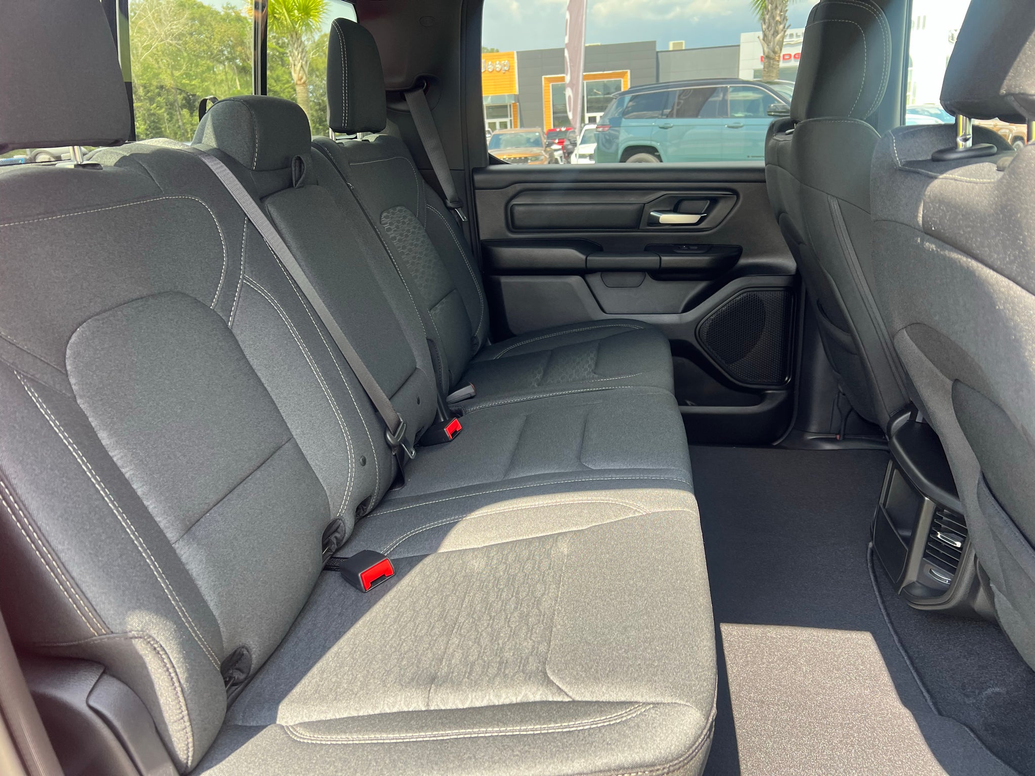 2027 RAM 1500 RAM 1500 EXPRESS CREW CAB 4X2 5'7' BOX