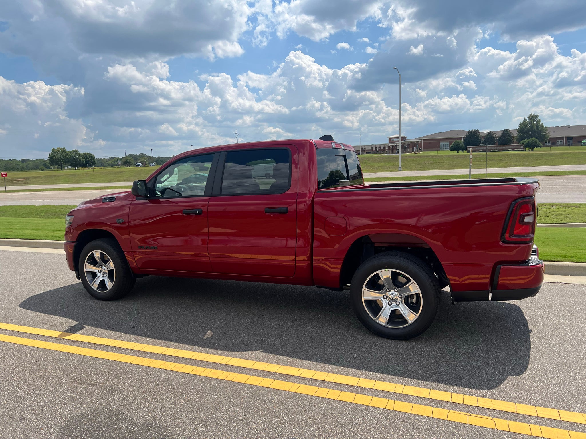 2027 RAM 1500 RAM 1500 EXPRESS CREW CAB 4X2 5'7' BOX