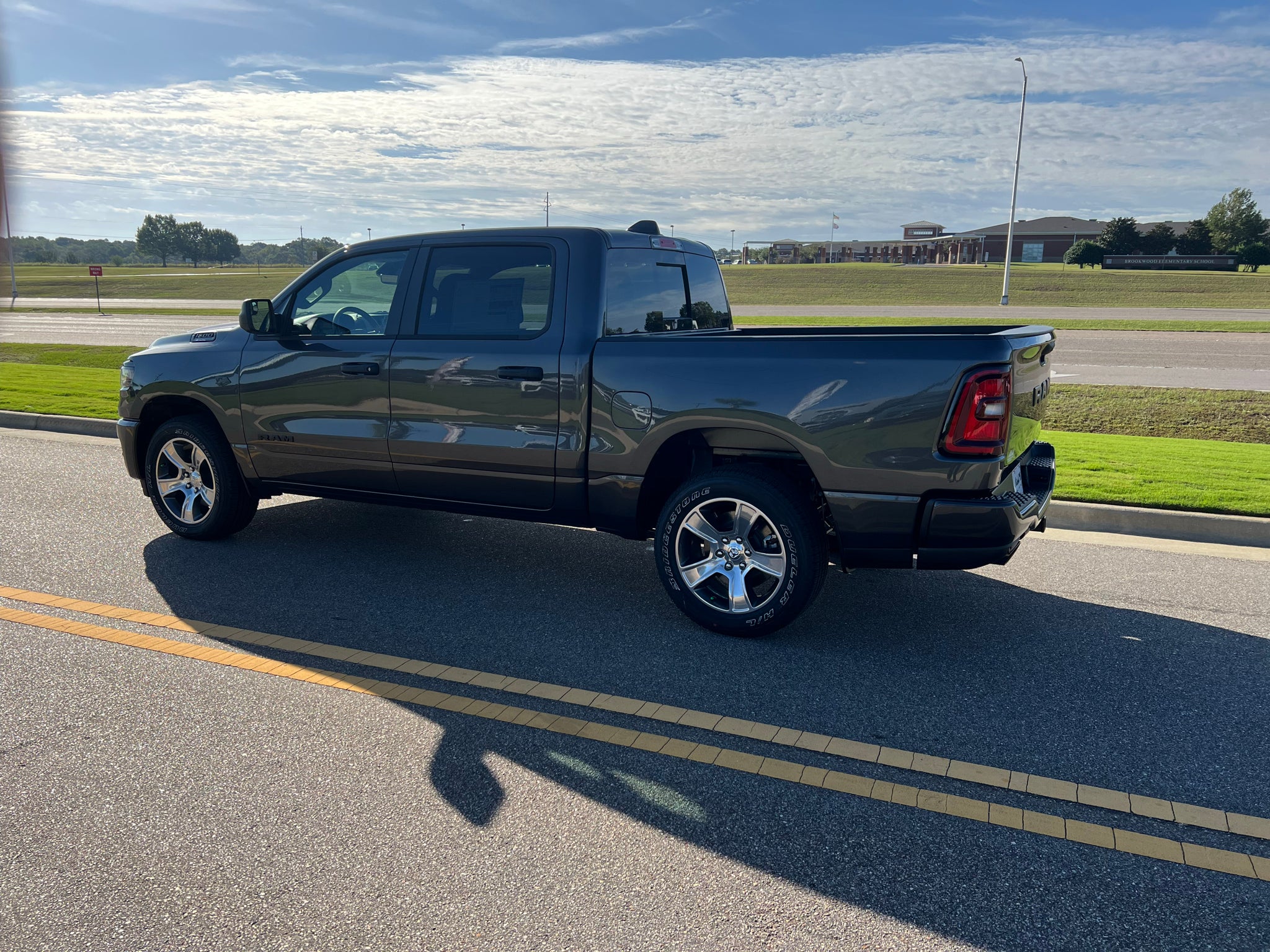 2027 RAM 1500 RAM 1500 EXPRESS CREW CAB 4X2 5'7' BOX