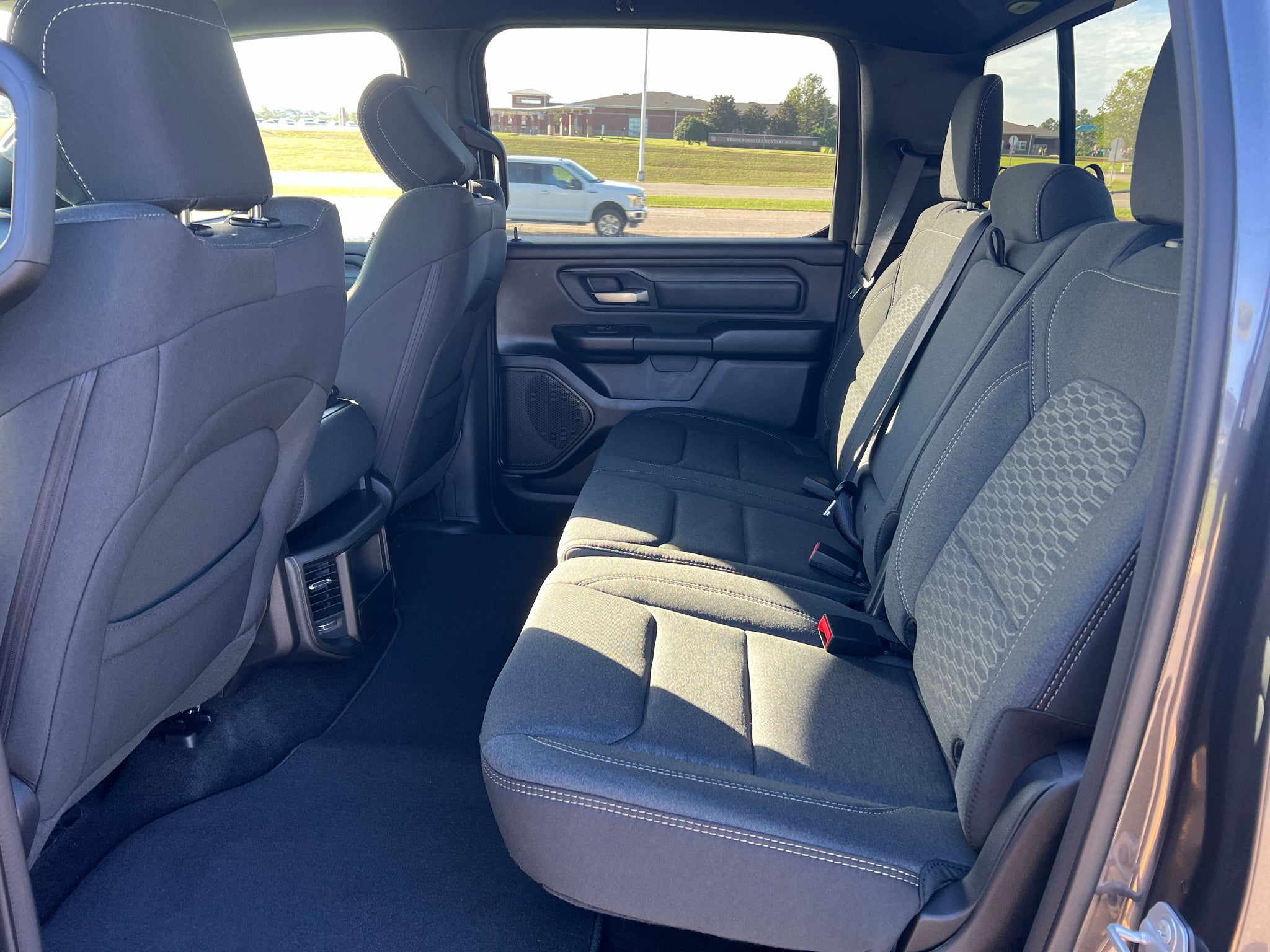 2027 RAM 1500 RAM 1500 EXPRESS CREW CAB 4X2 5'7' BOX