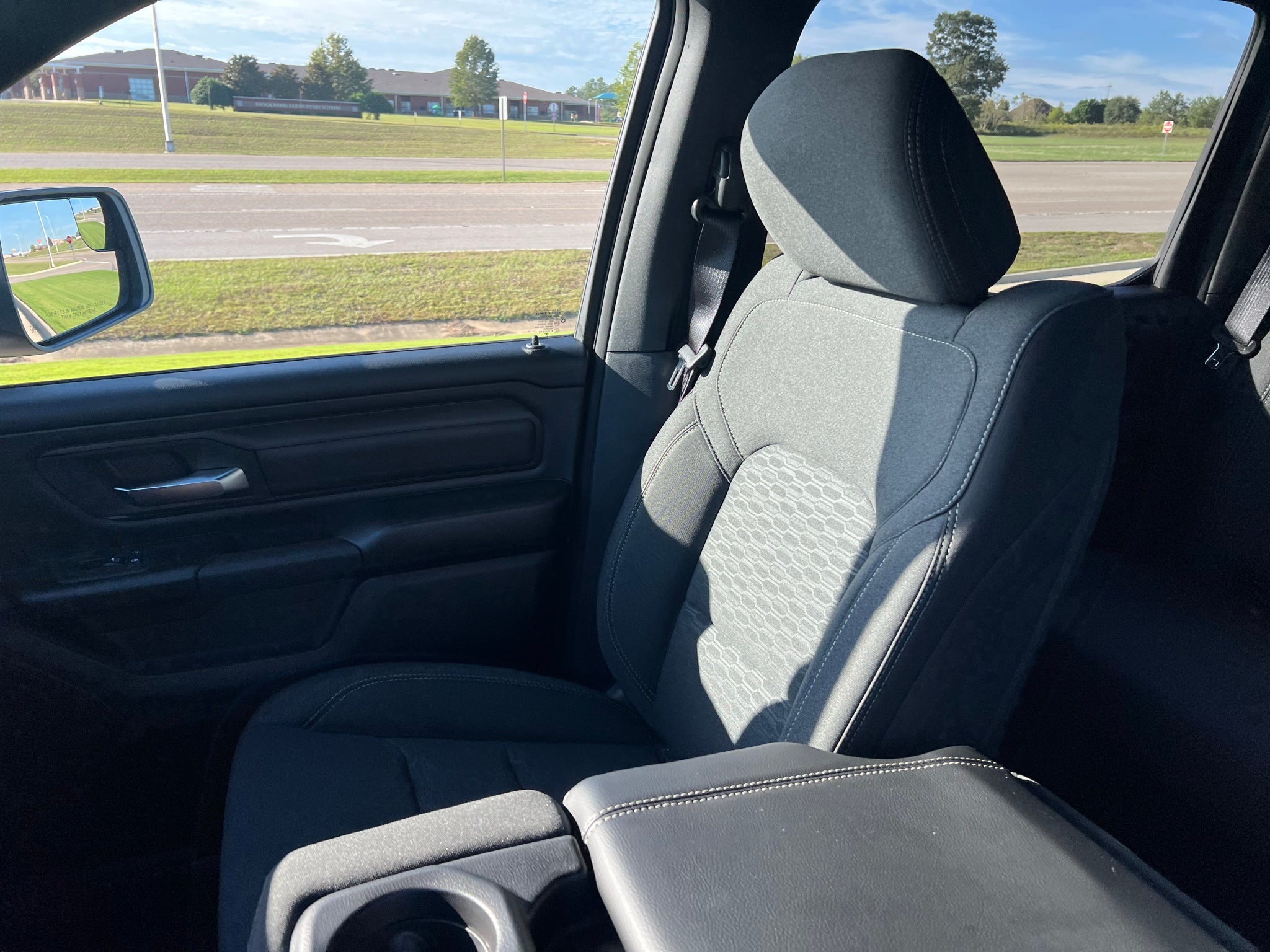 2027 RAM 1500 RAM 1500 EXPRESS CREW CAB 4X2 5'7' BOX