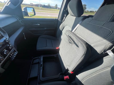 2027 RAM 1500 RAM 1500 EXPRESS CREW CAB 4X2 5'7' BOX