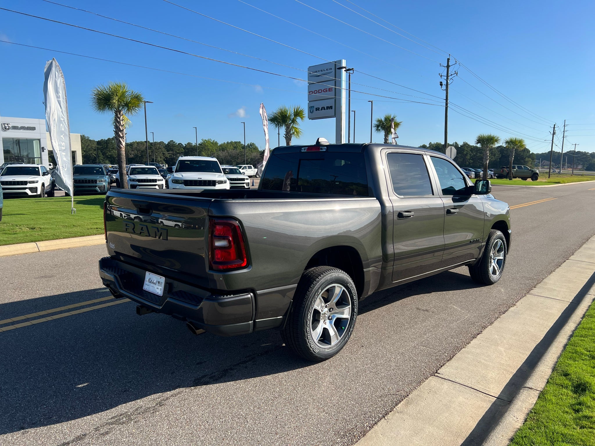 2027 RAM 1500 RAM 1500 EXPRESS CREW CAB 4X2 5'7' BOX