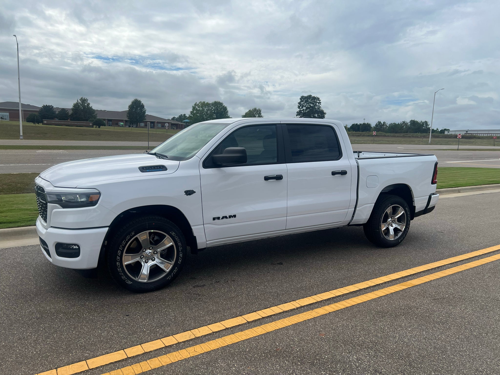 2027 RAM 1500 RAM 1500 EXPRESS CREW CAB 4X2 5'7' BOX