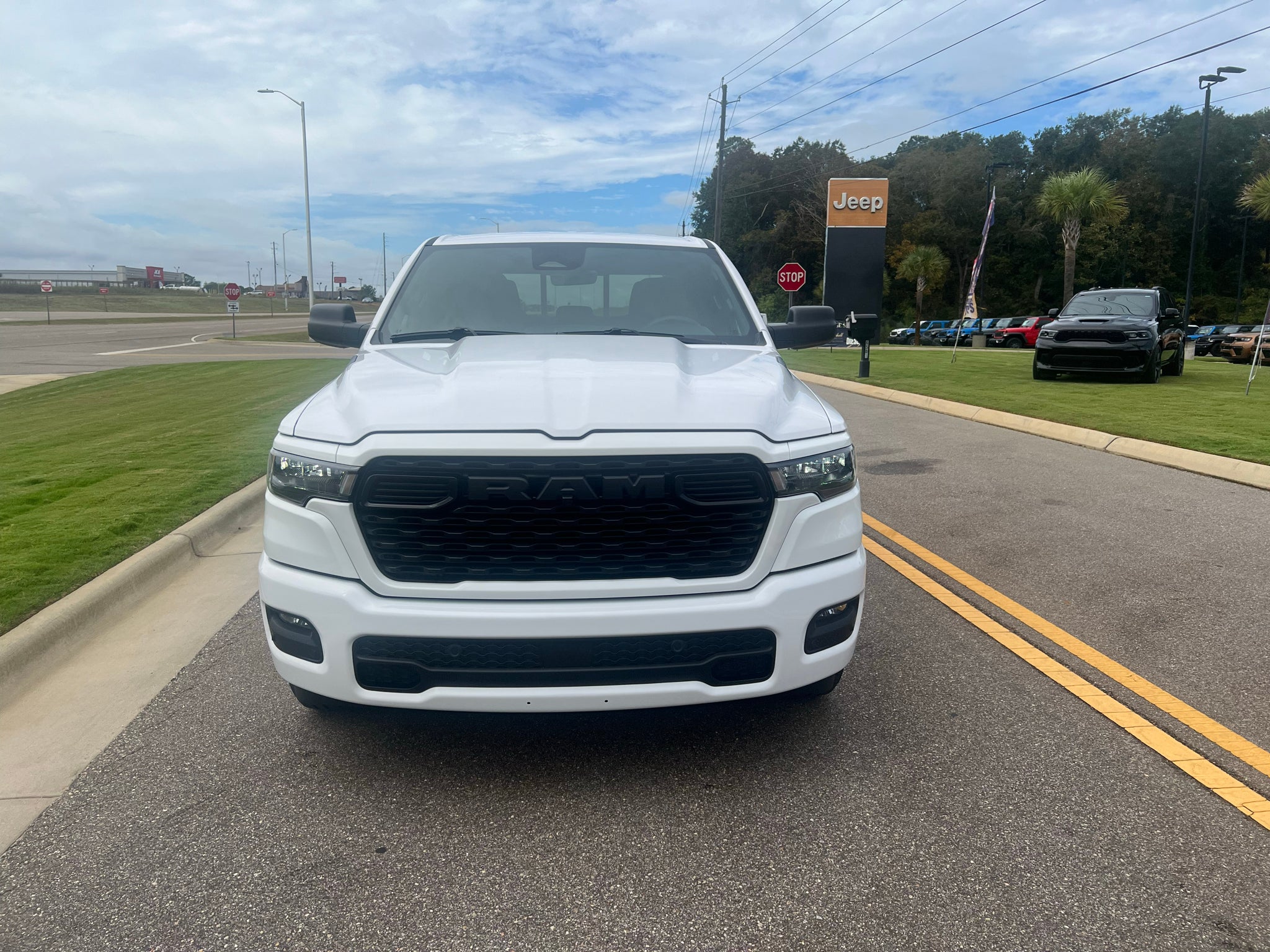2027 RAM 1500 RAM 1500 EXPRESS CREW CAB 4X2 5'7' BOX