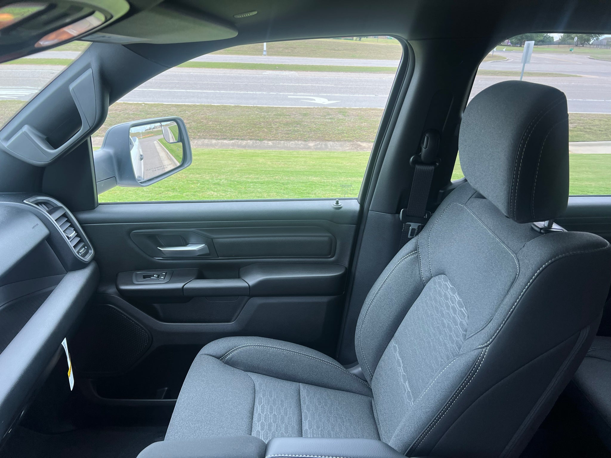 2027 RAM 1500 RAM 1500 EXPRESS CREW CAB 4X2 5'7' BOX