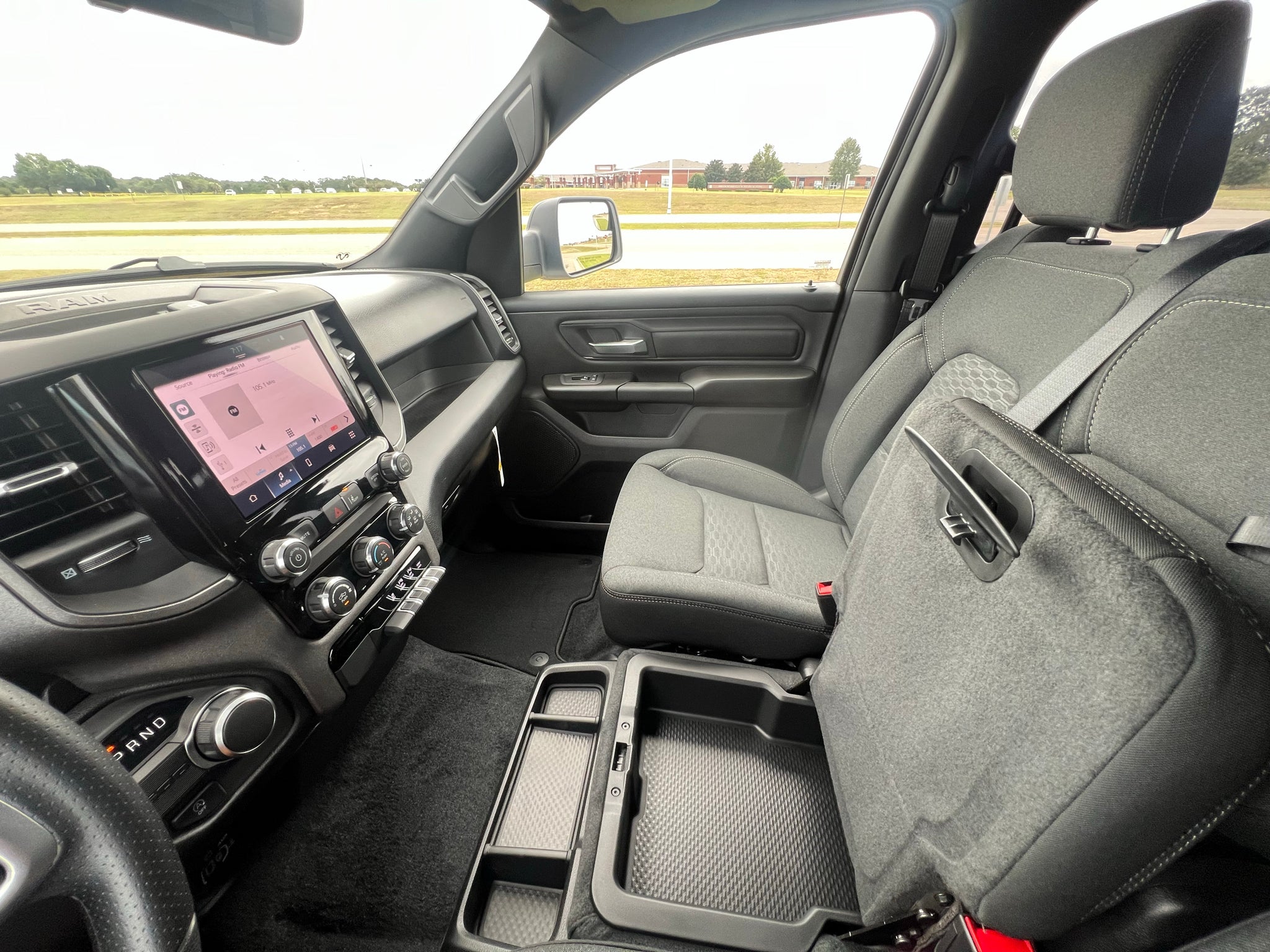 2027 RAM 1500 RAM 1500 EXPRESS CREW CAB 4X2 5'7' BOX