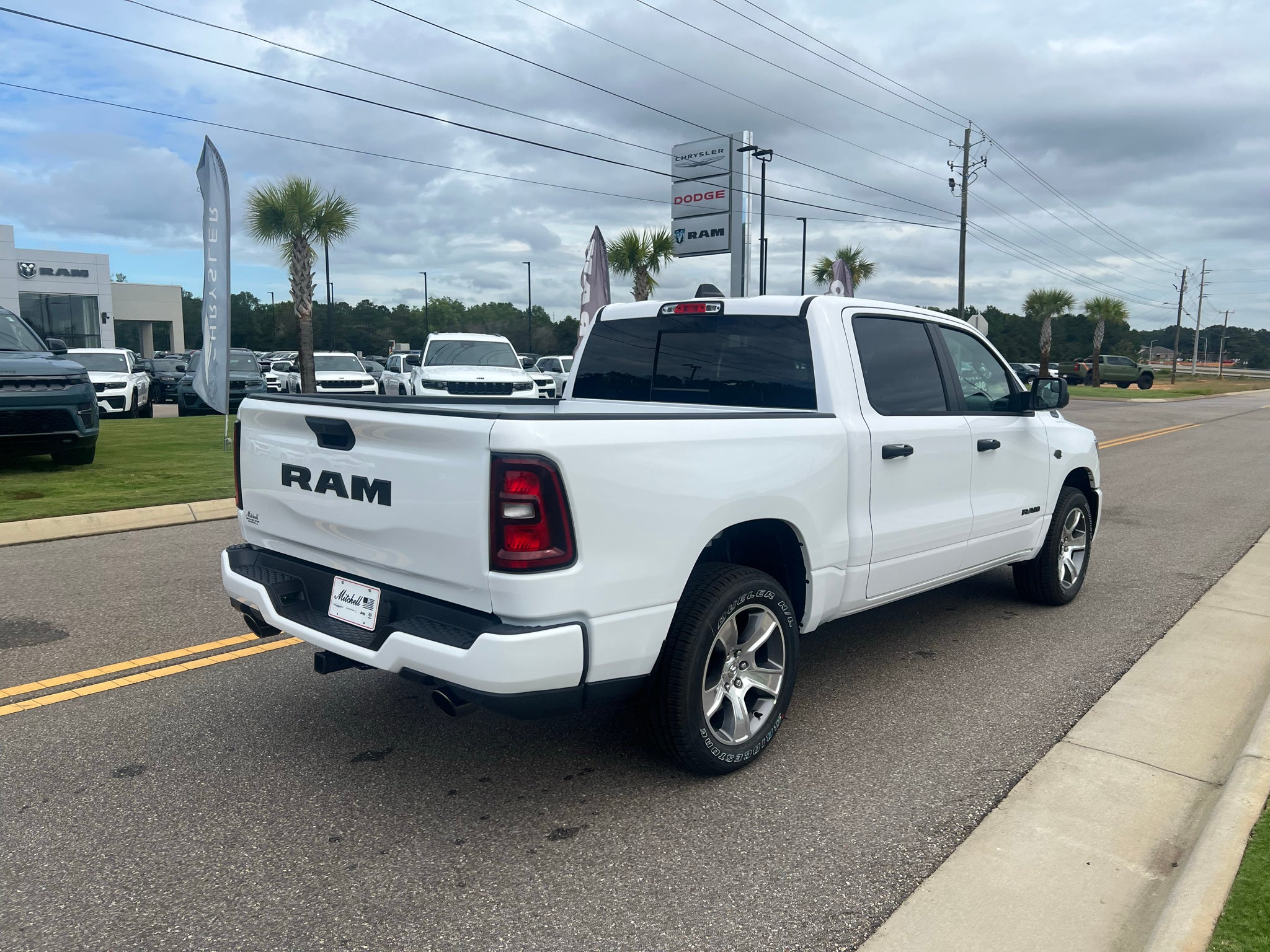 2027 RAM 1500 RAM 1500 EXPRESS CREW CAB 4X2 5'7' BOX