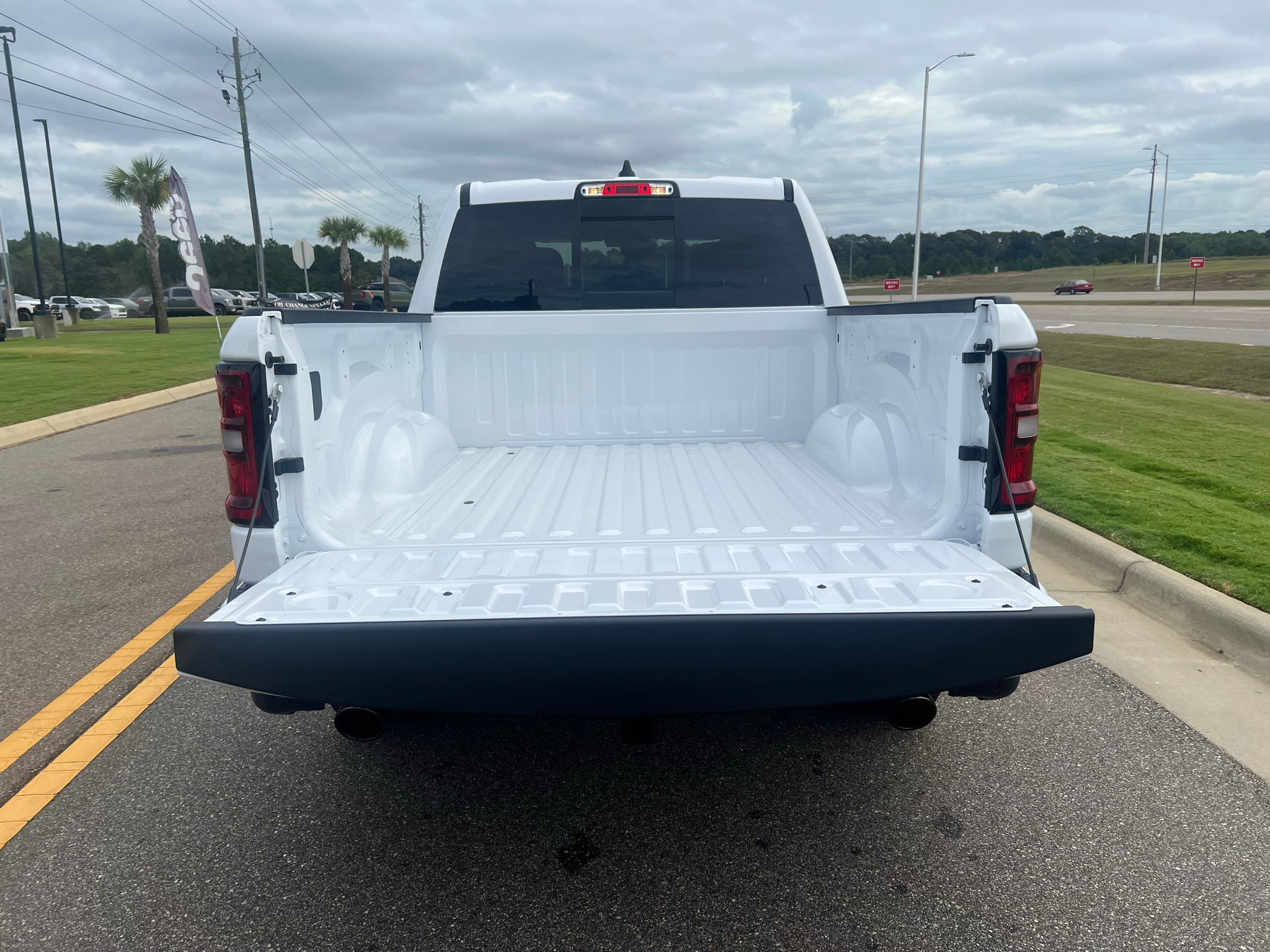2027 RAM 1500 RAM 1500 EXPRESS CREW CAB 4X2 5'7' BOX