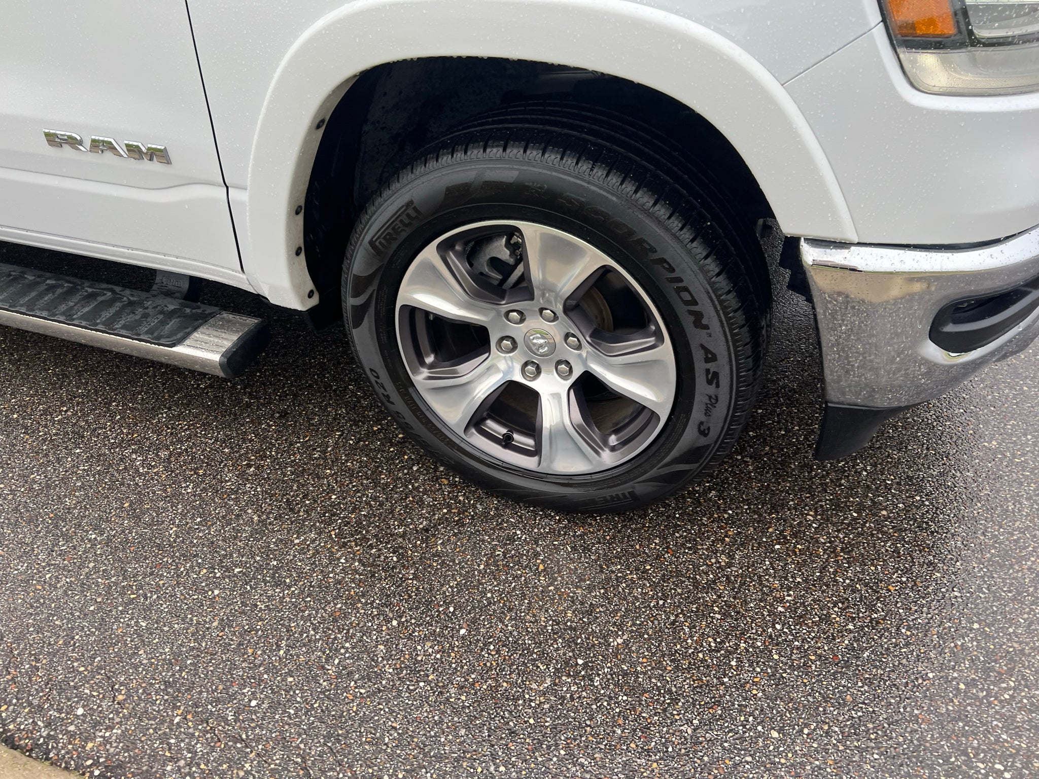 2022 RAM 1500 Laramie Crew Cab 4x2 5'7' Box