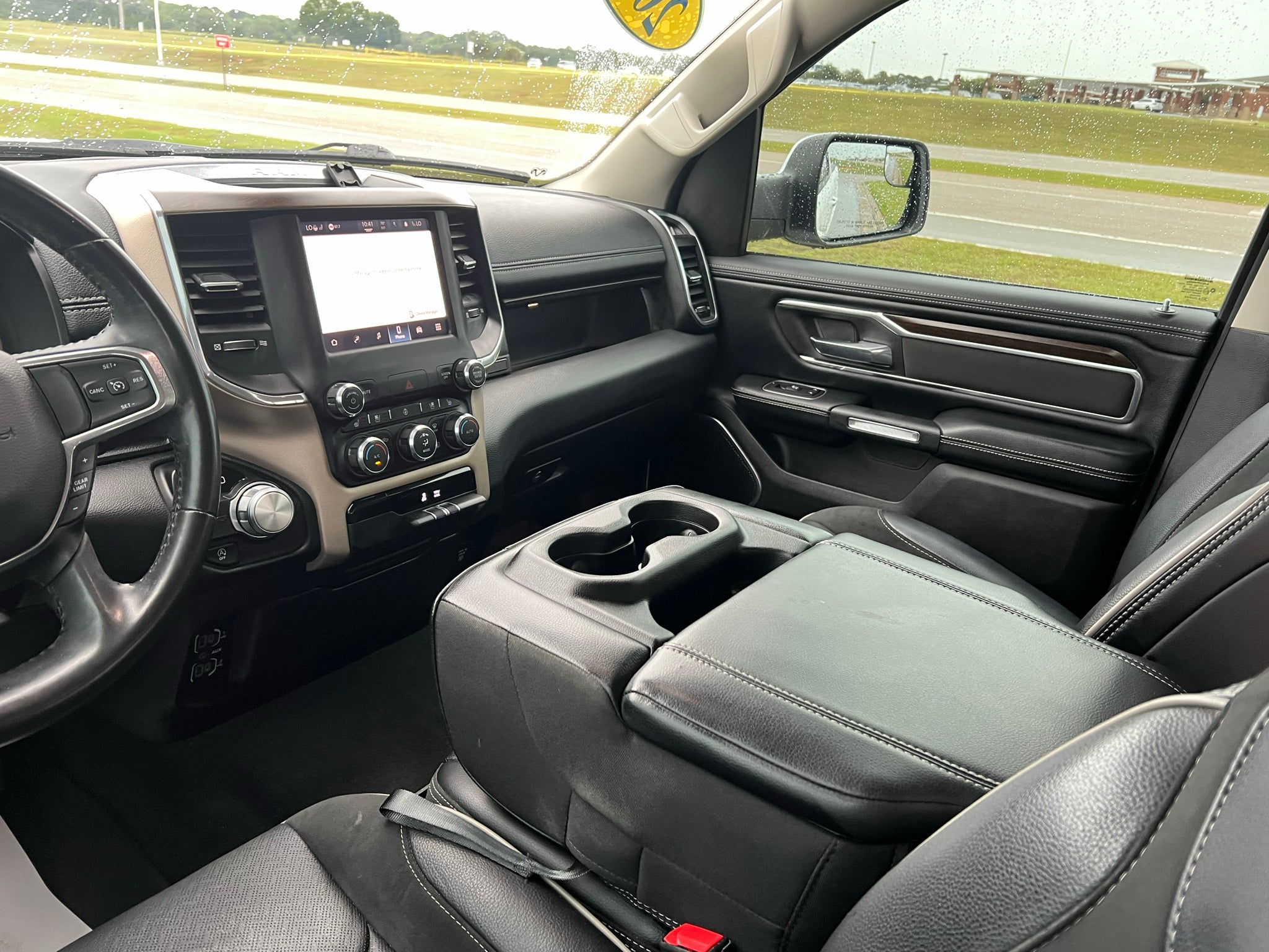 2022 RAM 1500 Laramie Crew Cab 4x2 5'7' Box