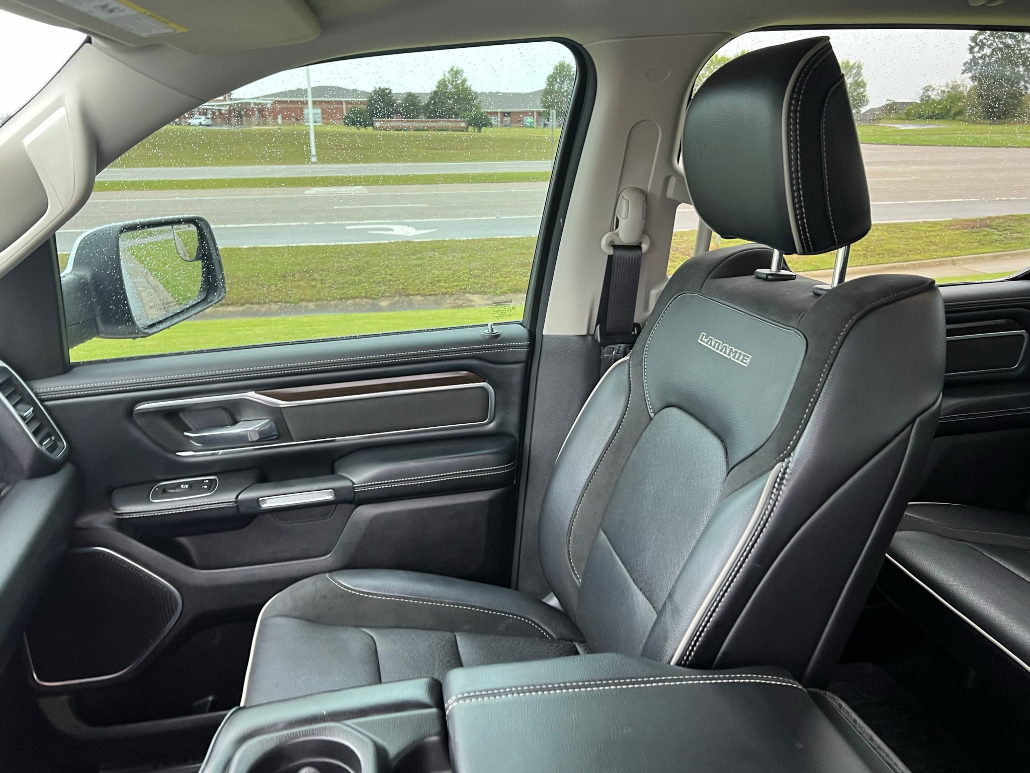 2022 RAM 1500 Laramie Crew Cab 4x2 5'7' Box