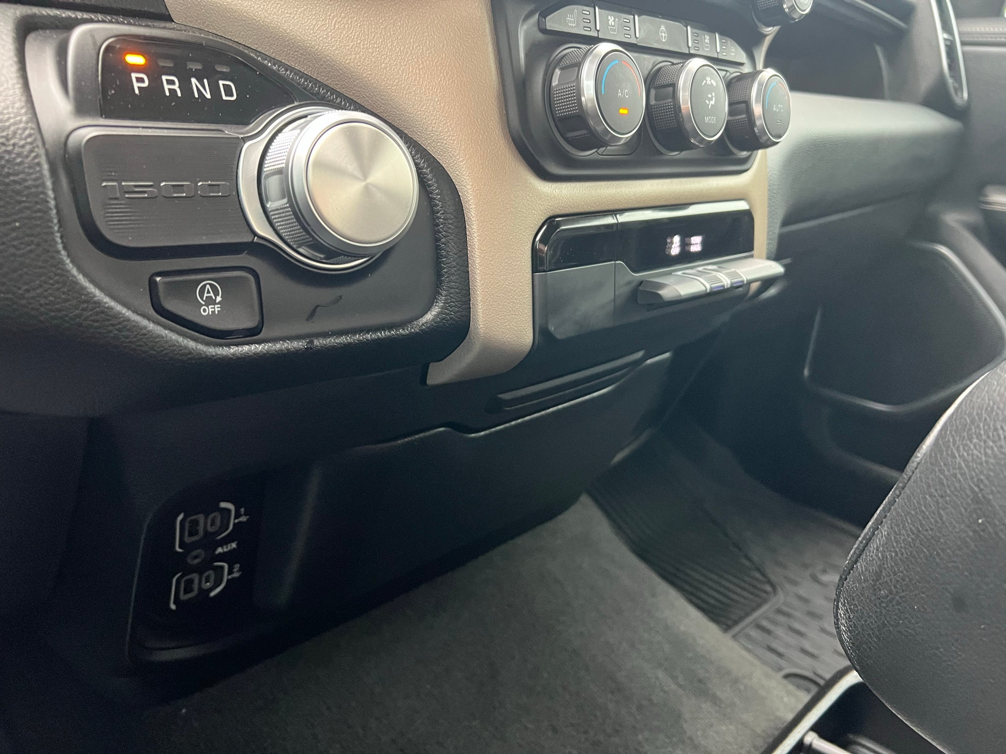 2022 RAM 1500 Laramie Crew Cab 4x2 5'7' Box