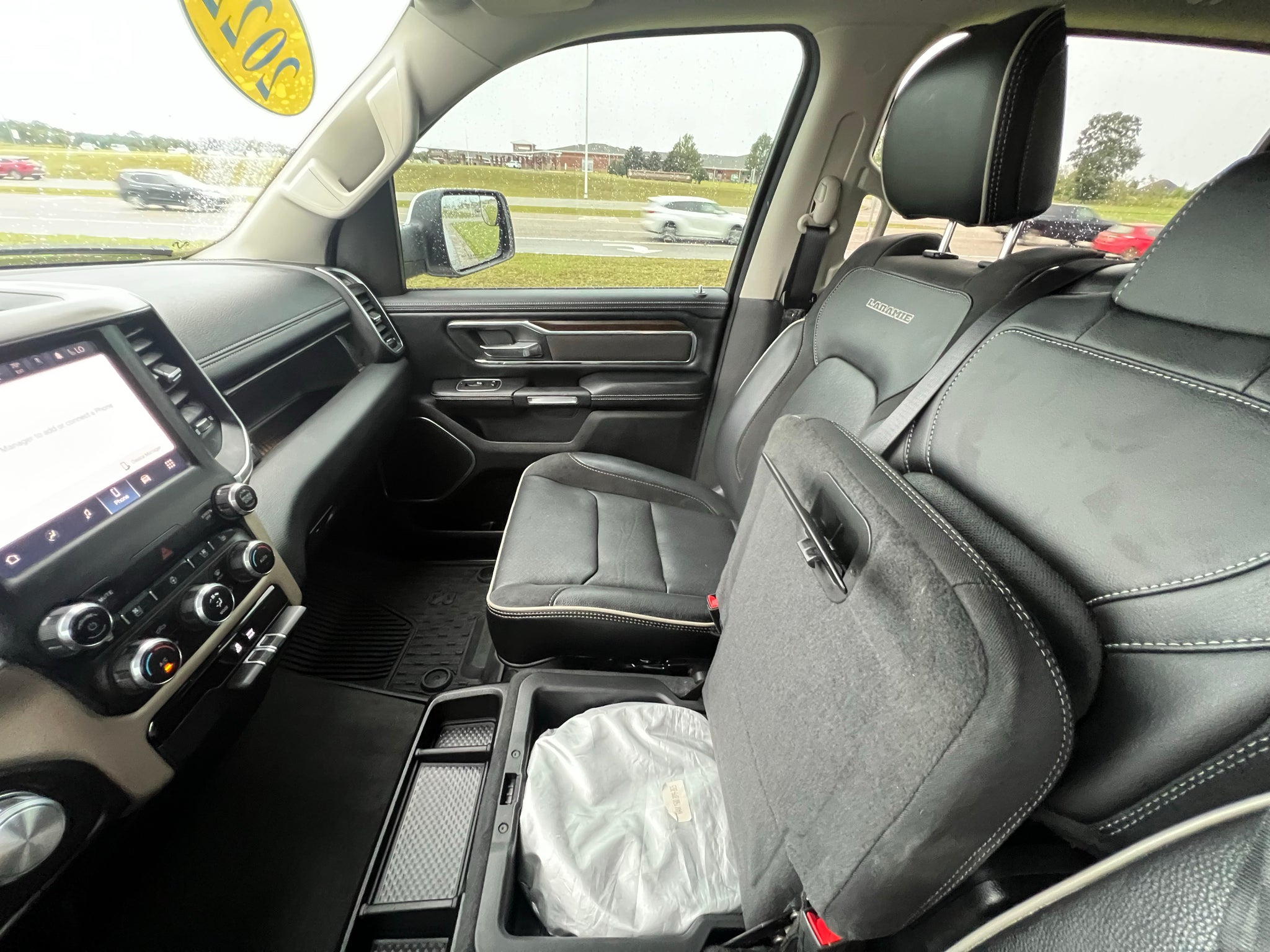 2022 RAM 1500 Laramie Crew Cab 4x2 5'7' Box