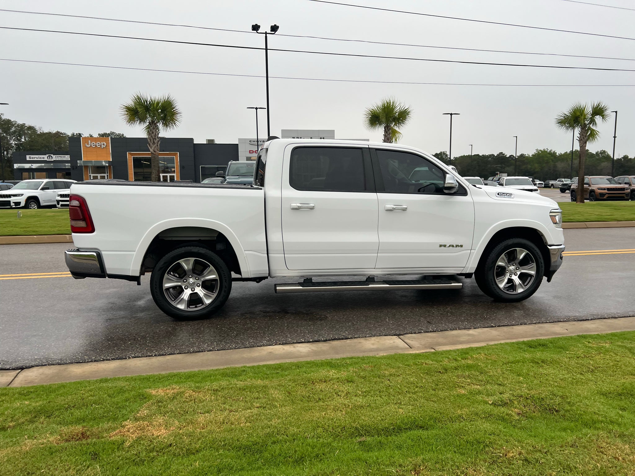2022 RAM 1500 Laramie Crew Cab 4x2 5'7' Box