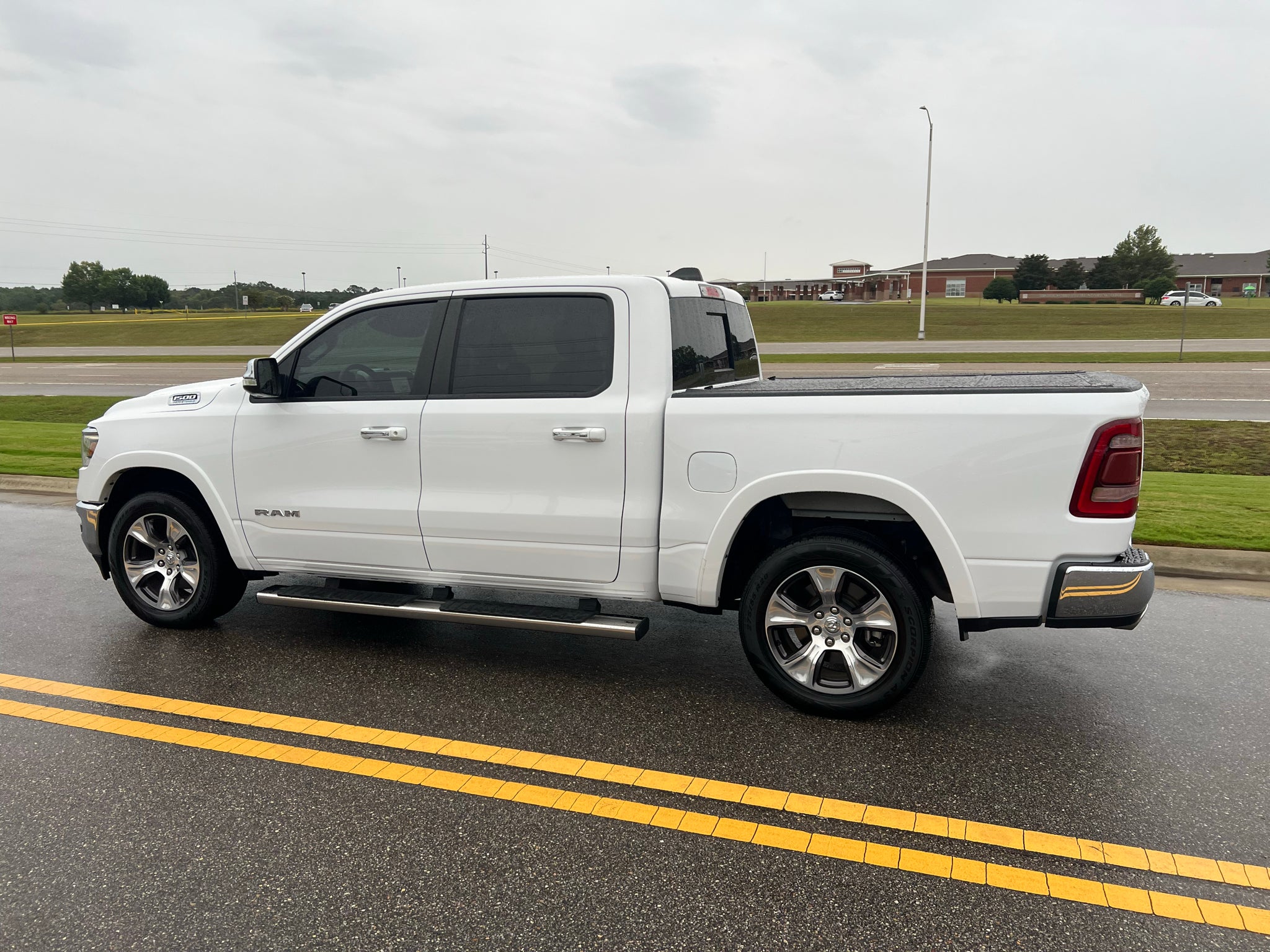 2022 RAM 1500 Laramie Crew Cab 4x2 5'7' Box
