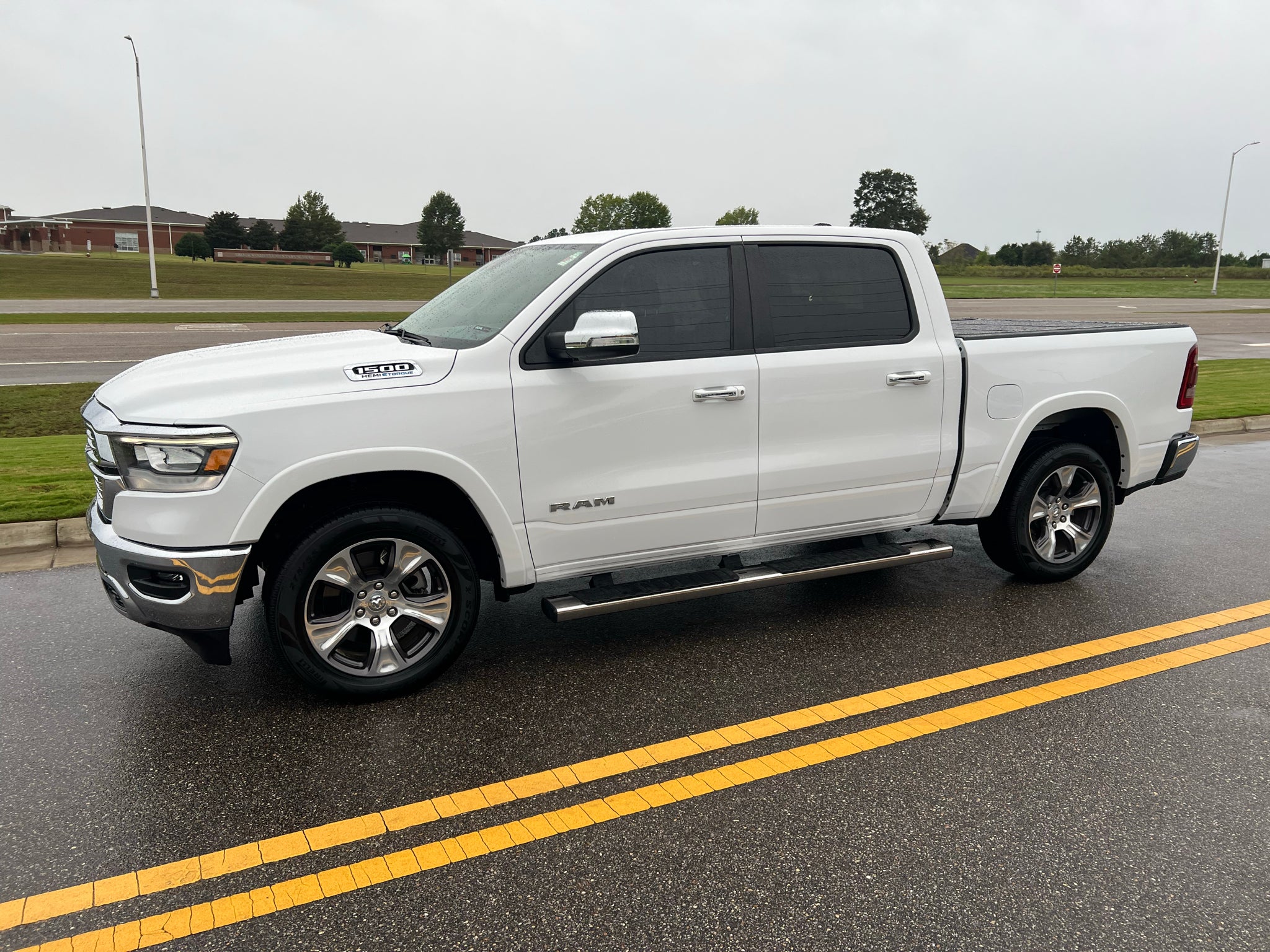 2022 RAM 1500 Laramie Crew Cab 4x2 5'7' Box