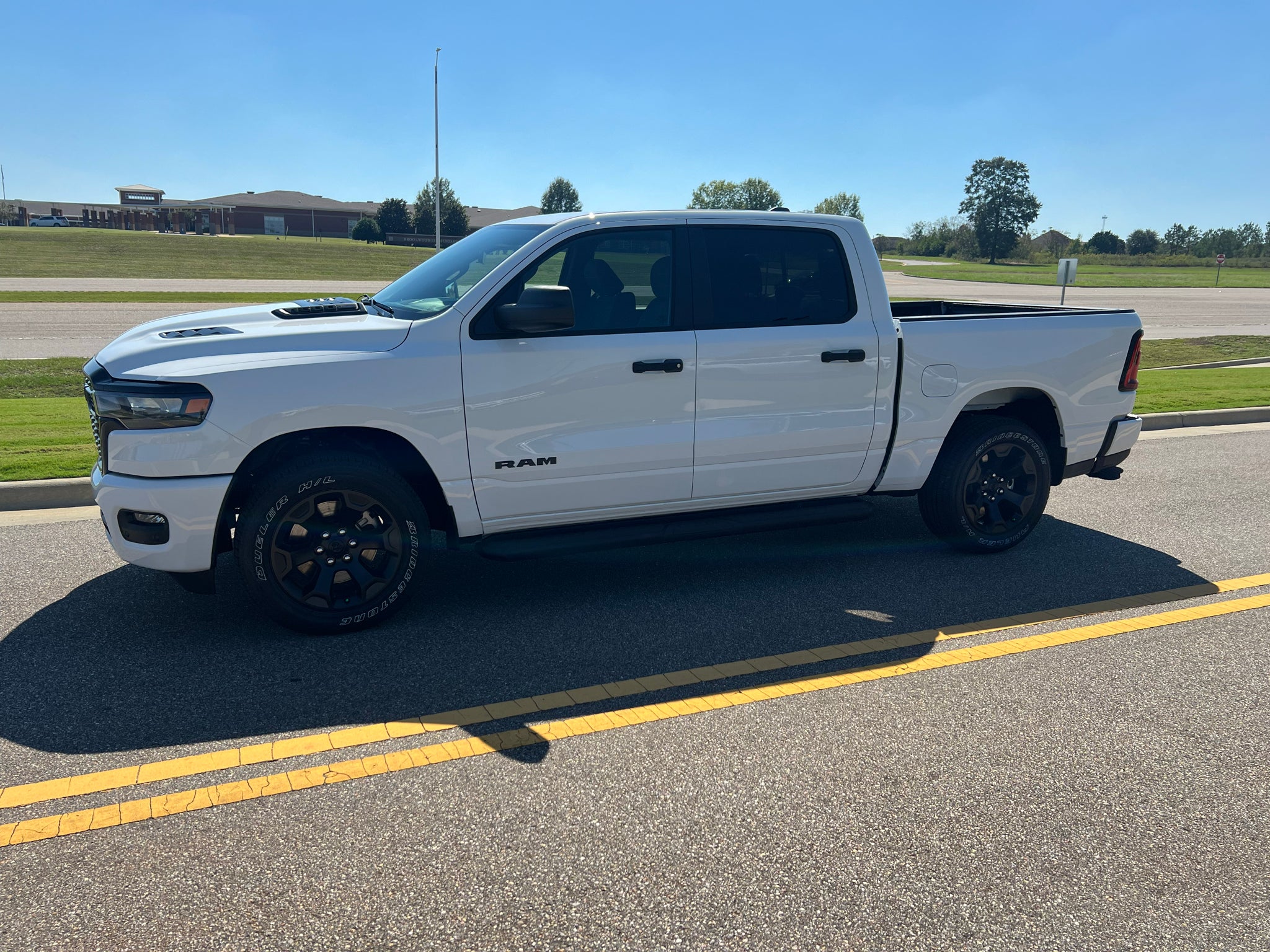 2027 RAM 1500 RAM 1500 EXPRESS CREW CAB 4X4 5'7' BOX