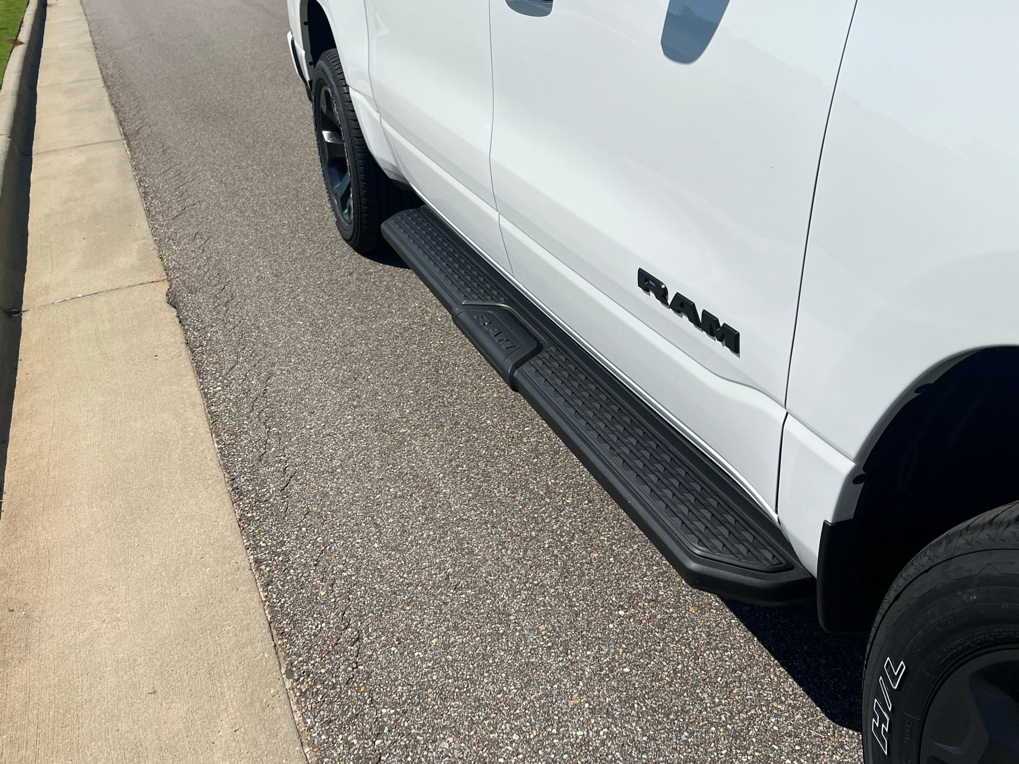 2027 RAM 1500 RAM 1500 EXPRESS CREW CAB 4X4 5'7' BOX