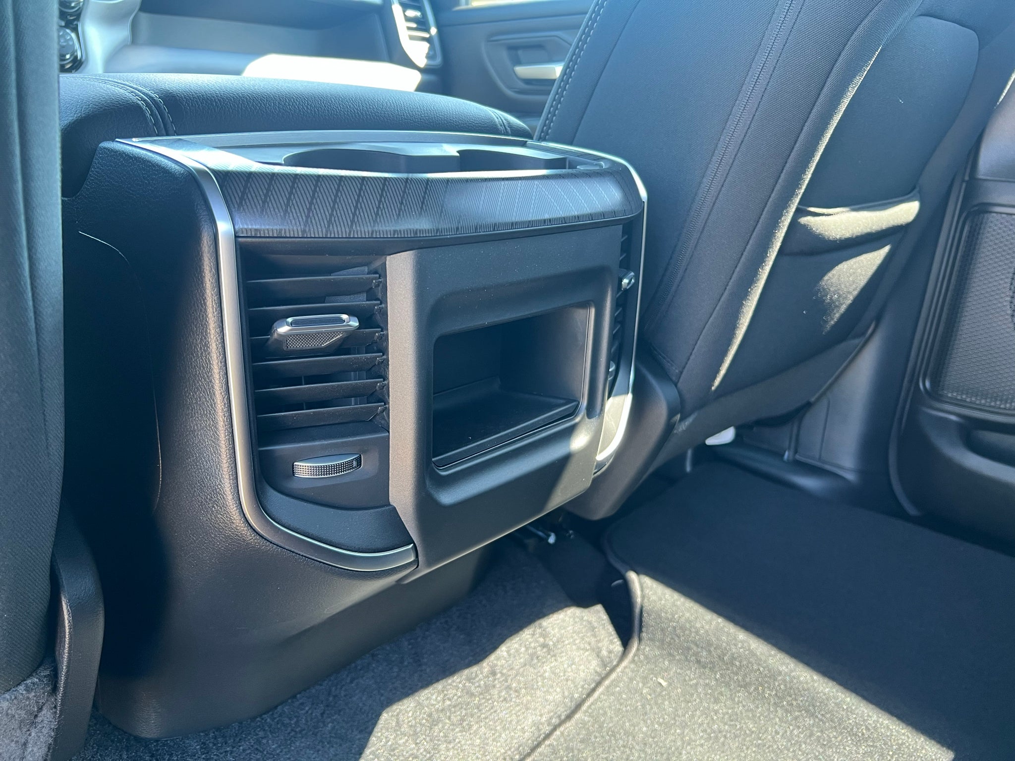 2027 RAM 1500 RAM 1500 EXPRESS CREW CAB 4X4 5'7' BOX