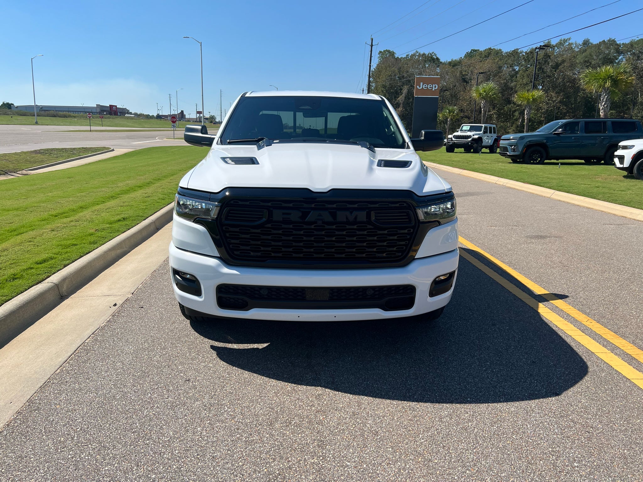 2027 RAM 1500 RAM 1500 EXPRESS CREW CAB 4X4 5'7' BOX