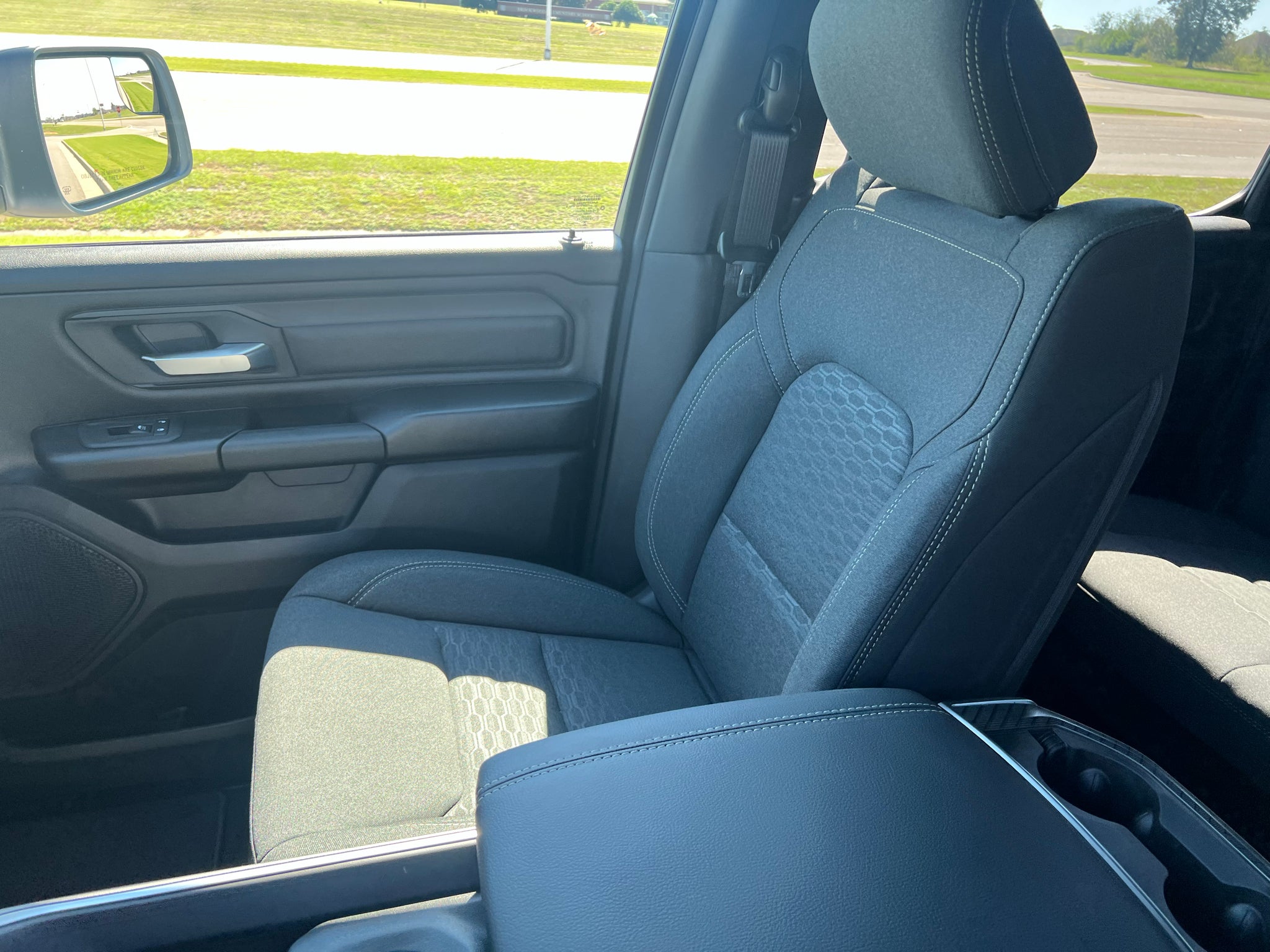 2027 RAM 1500 RAM 1500 EXPRESS CREW CAB 4X4 5'7' BOX