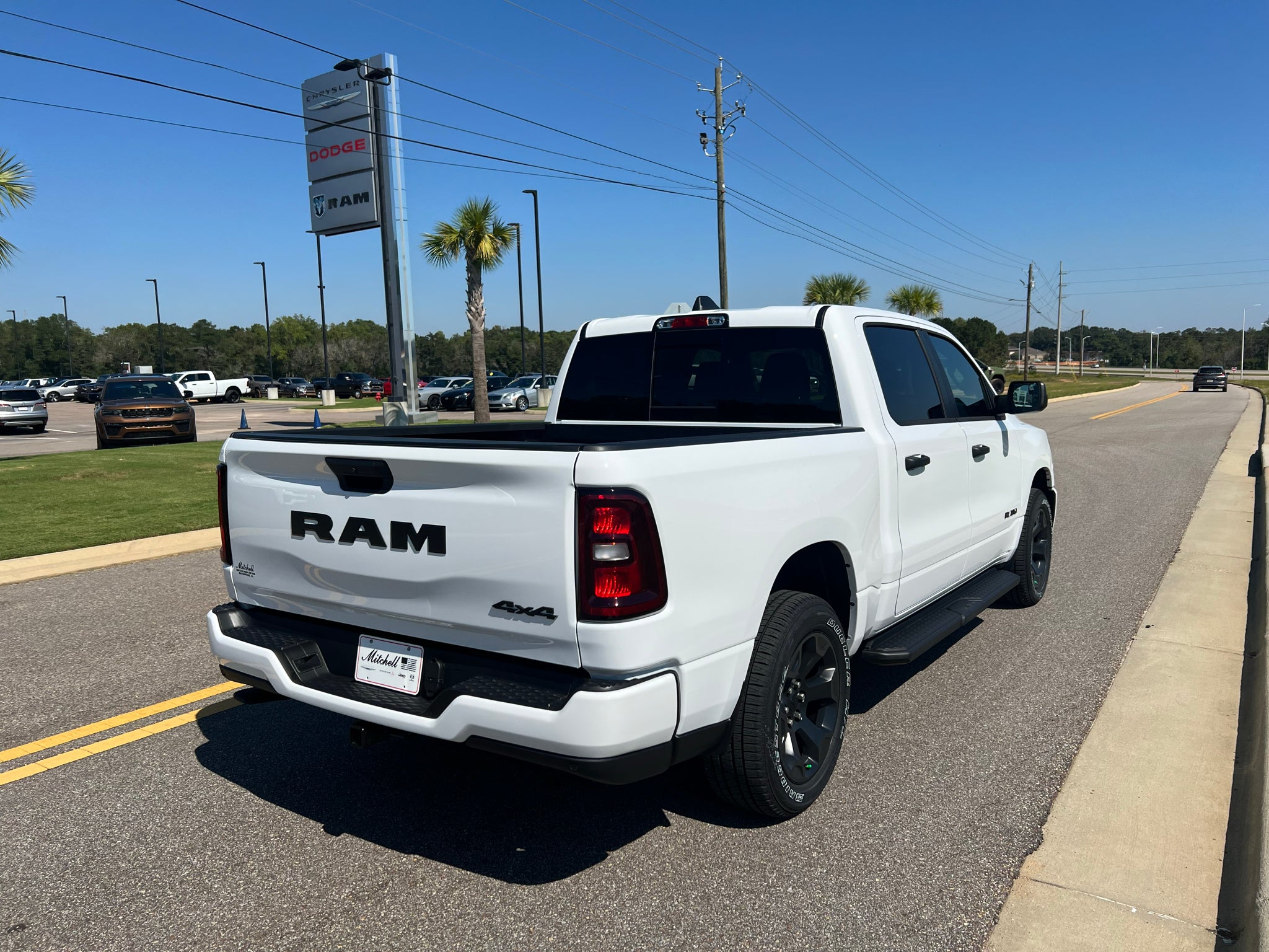 2027 RAM 1500 RAM 1500 EXPRESS CREW CAB 4X4 5'7' BOX
