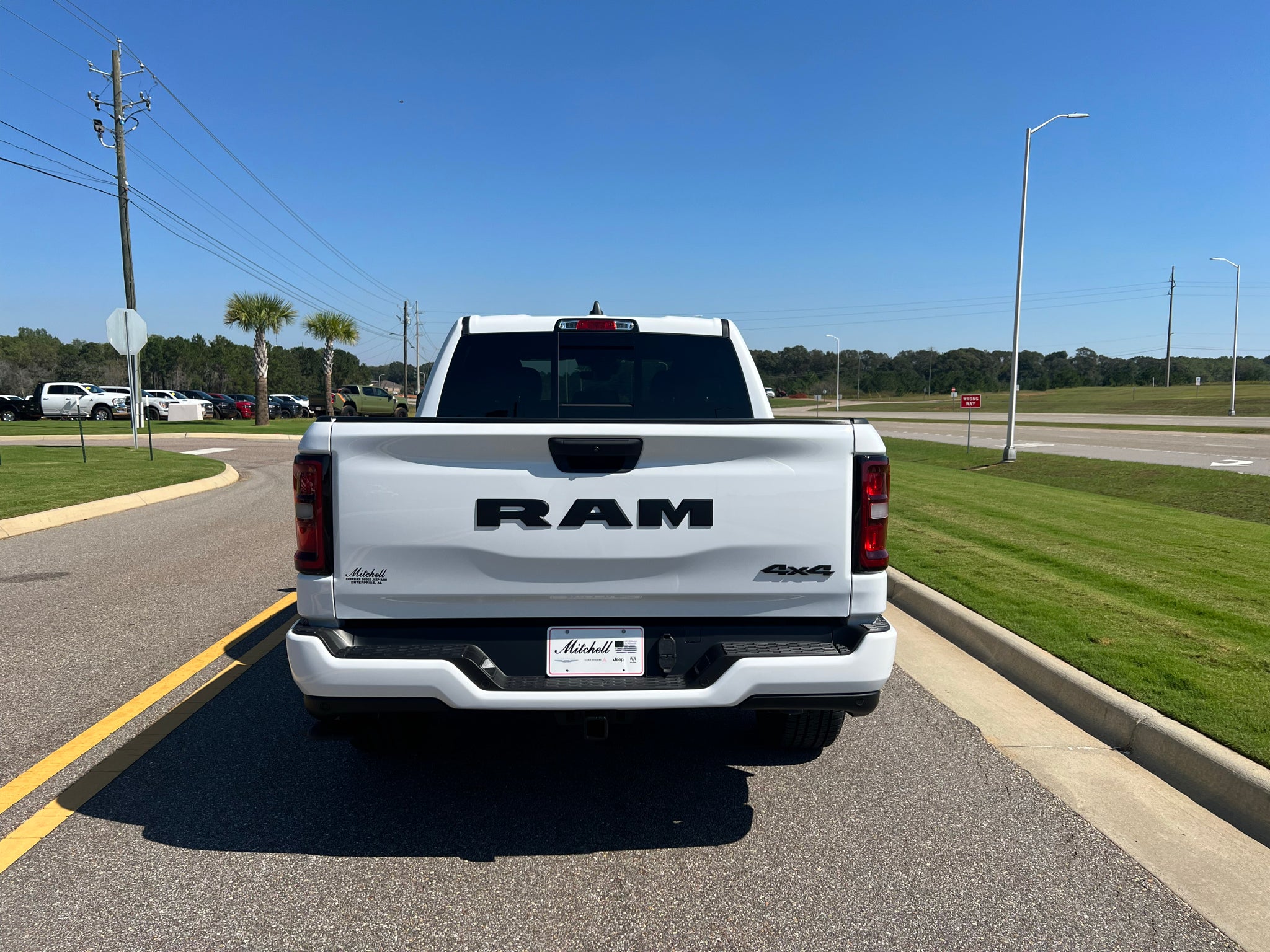 2027 RAM 1500 RAM 1500 EXPRESS CREW CAB 4X4 5'7' BOX