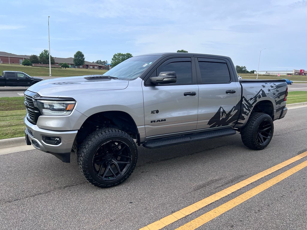 2023 RAM 1500 Laramie Crew Cab 4x4 5'7' Box