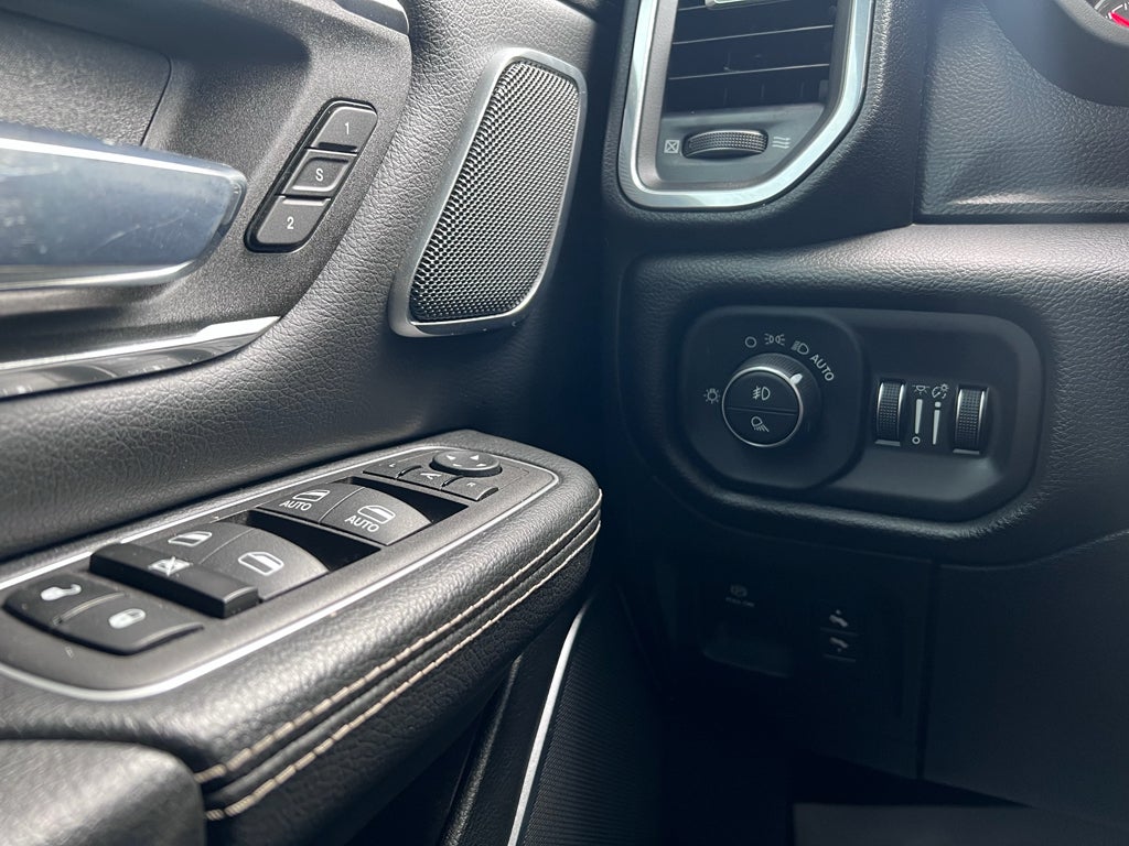 2023 RAM 1500 Laramie Crew Cab 4x4 5'7' Box