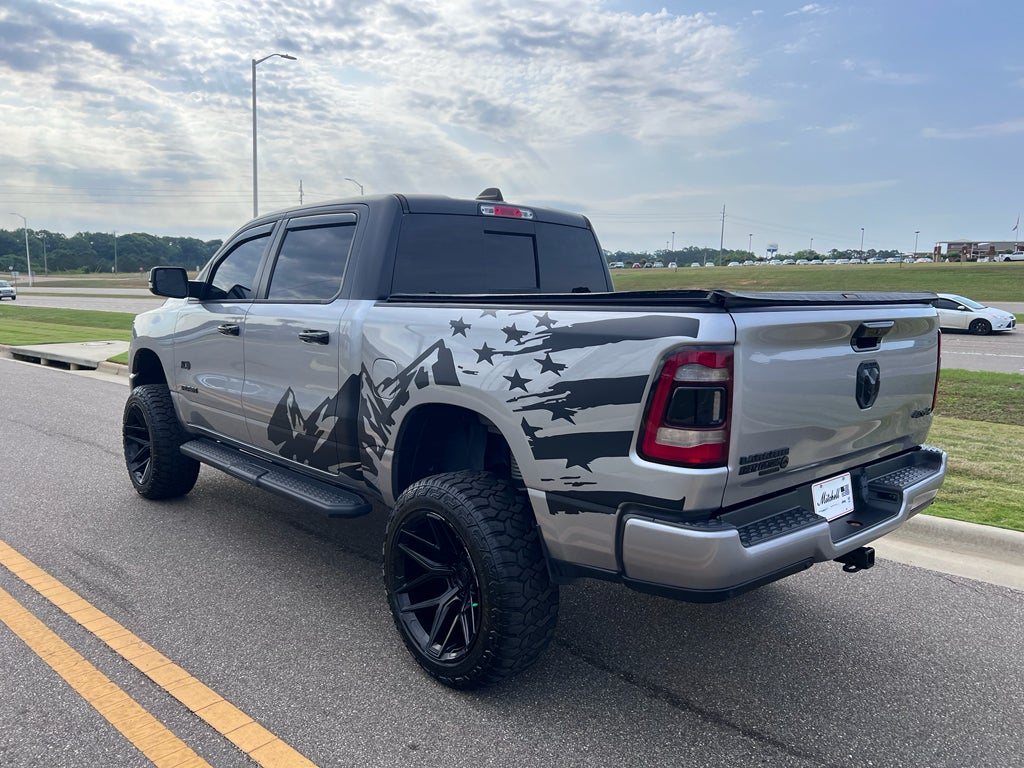 2023 RAM 1500 Laramie Crew Cab 4x4 5'7' Box