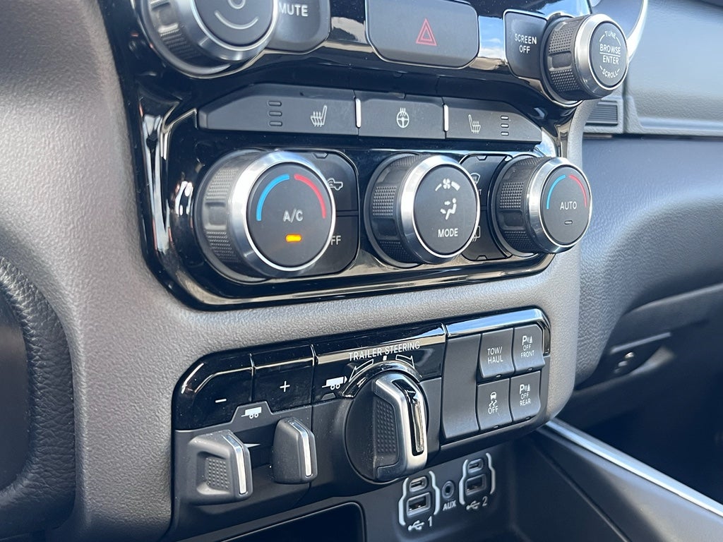 2022 RAM 1500 Big Horn Quad Cab 4x4 6'4' Box