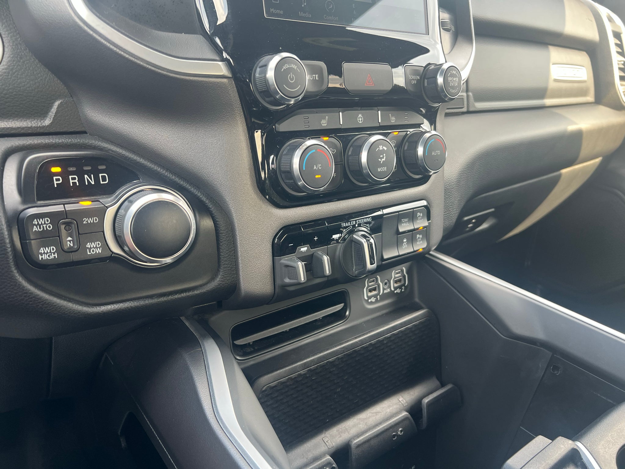 2022 RAM 1500 Big Horn Quad Cab 4x4 6'4' Box