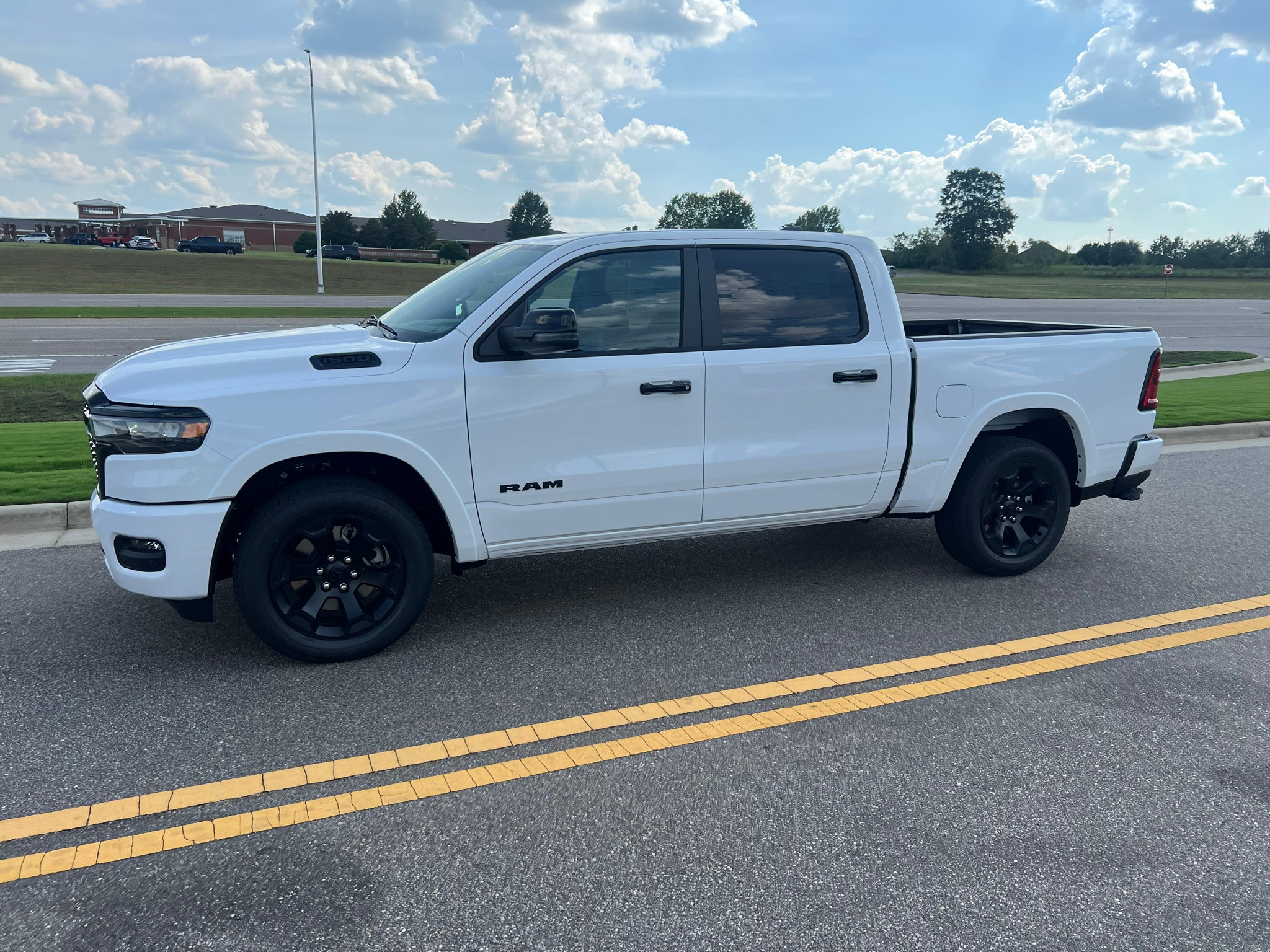 2027 RAM 1500 RAM 1500 BIG HORN CREW CAB 4X4 5'7' BOX