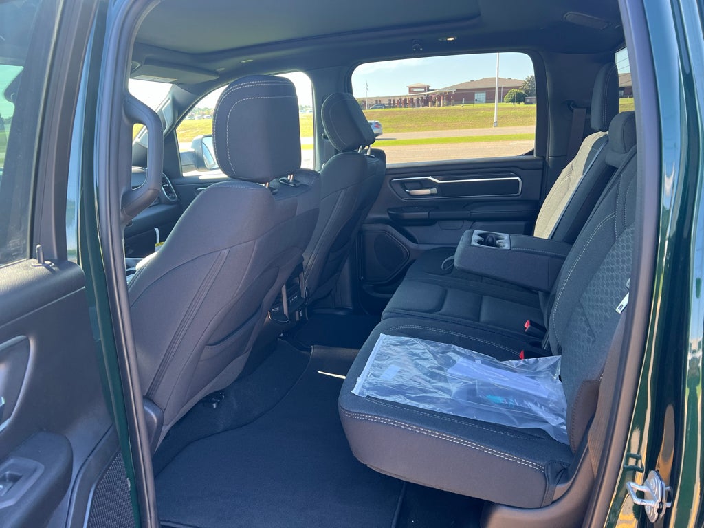 2027 RAM 1500 RAM 1500 BIG HORN CREW CAB 4X4 5'7' BOX