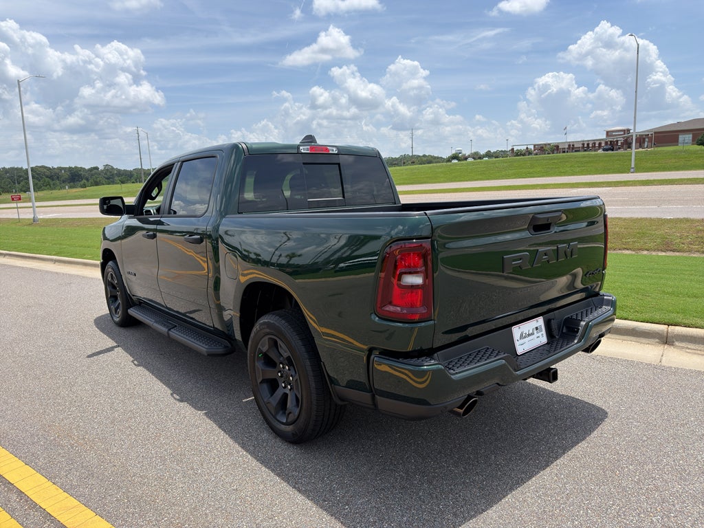2026 RAM 1500 RAM 1500 EXPRESS CREW CAB 4X4 5'7' BOX