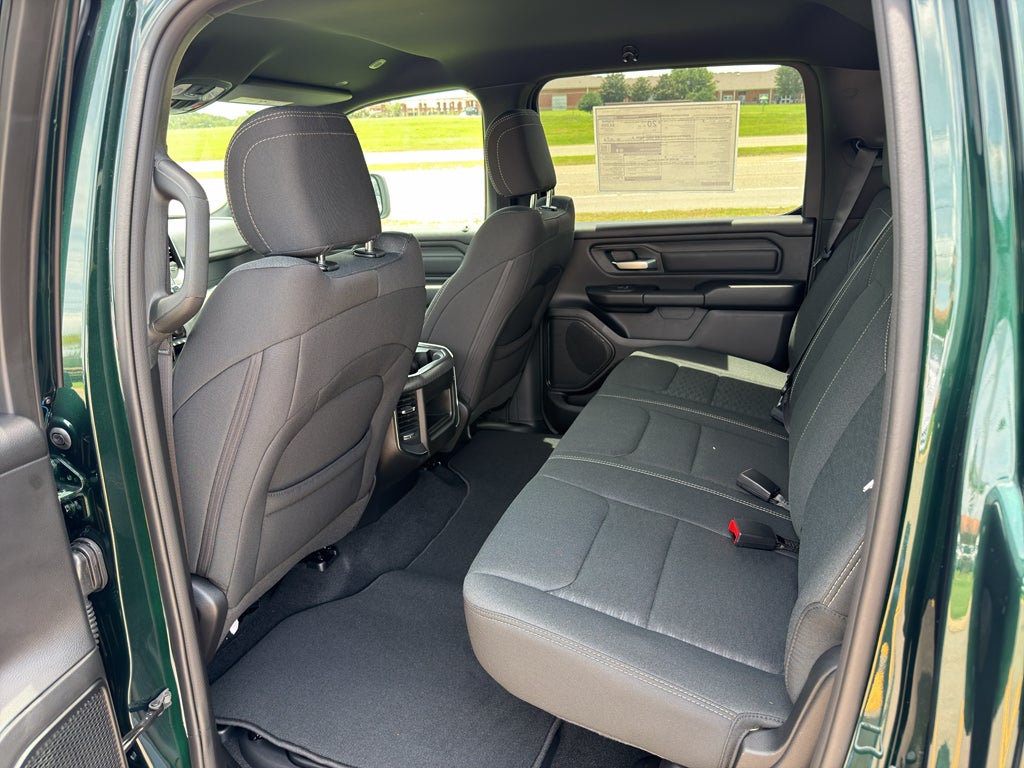 2026 RAM 1500 RAM 1500 EXPRESS CREW CAB 4X4 5'7' BOX