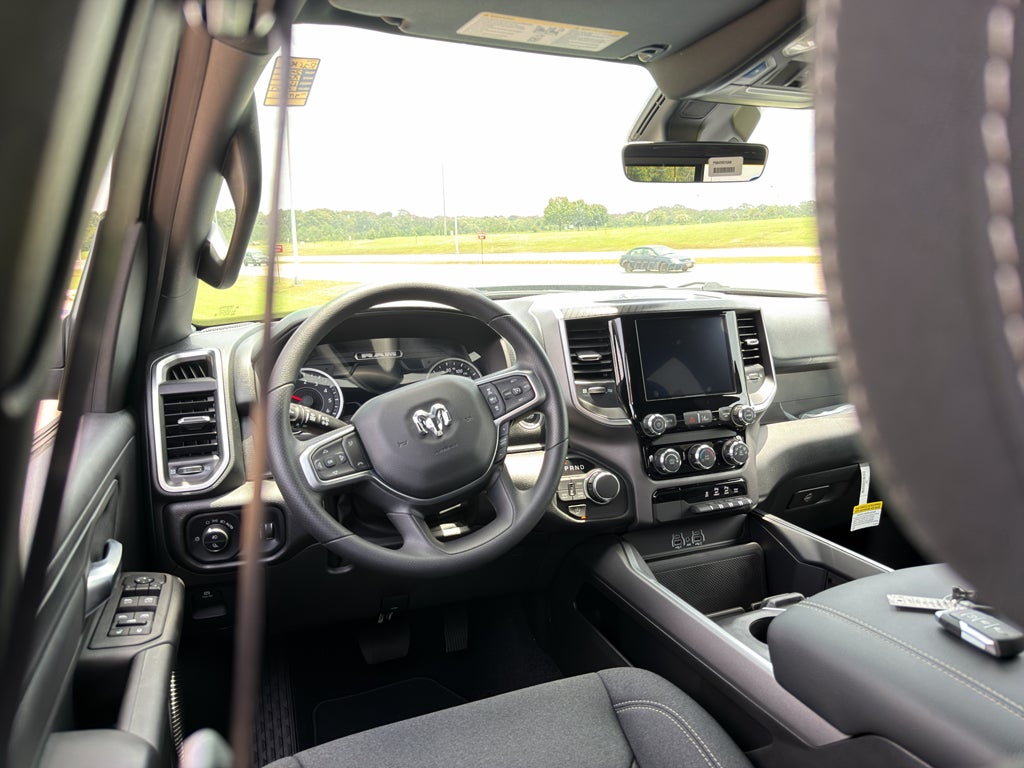 2026 RAM 1500 RAM 1500 EXPRESS CREW CAB 4X4 5'7' BOX