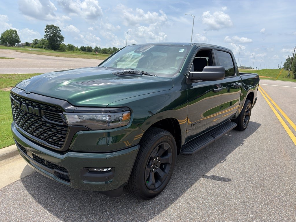 2026 RAM 1500 RAM 1500 EXPRESS CREW CAB 4X4 5'7' BOX