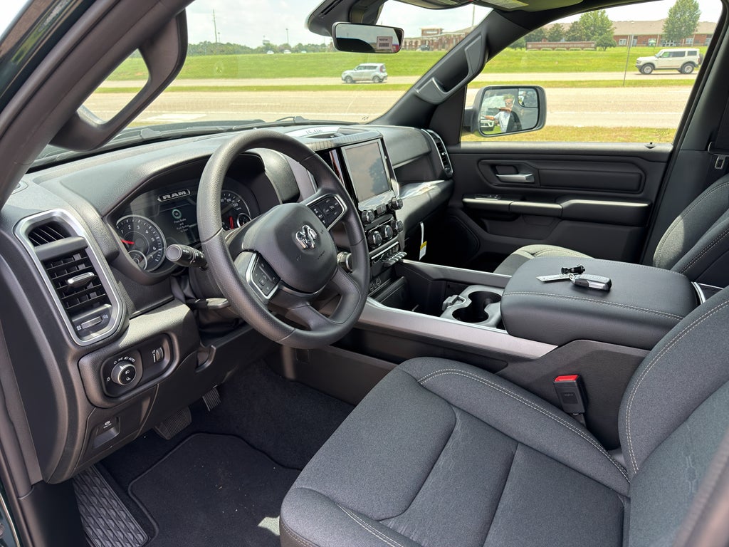 2026 RAM 1500 RAM 1500 EXPRESS CREW CAB 4X4 5'7' BOX