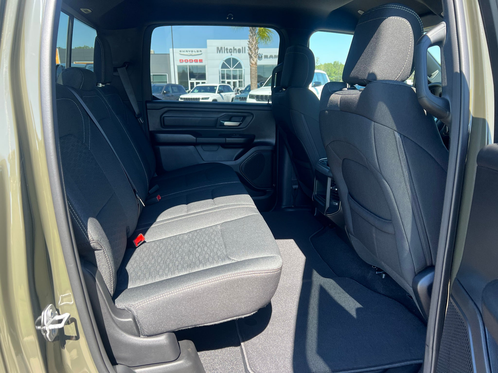 2027 RAM 1500 RAM 1500 EXPRESS CREW CAB 4X4 5'7' BOX